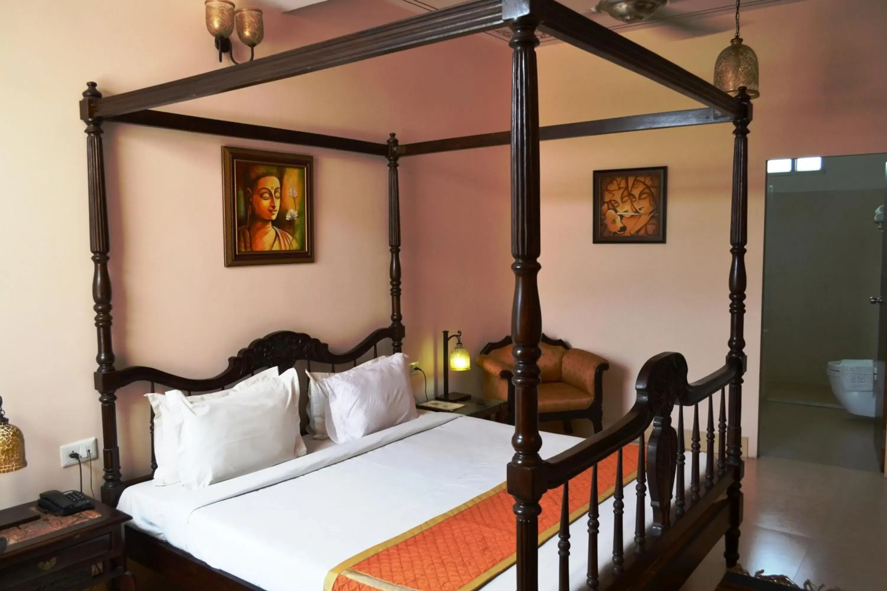 Decorative detail, Bed in Suryaa Villa Jaipur - A Boutique Heritage Haveli