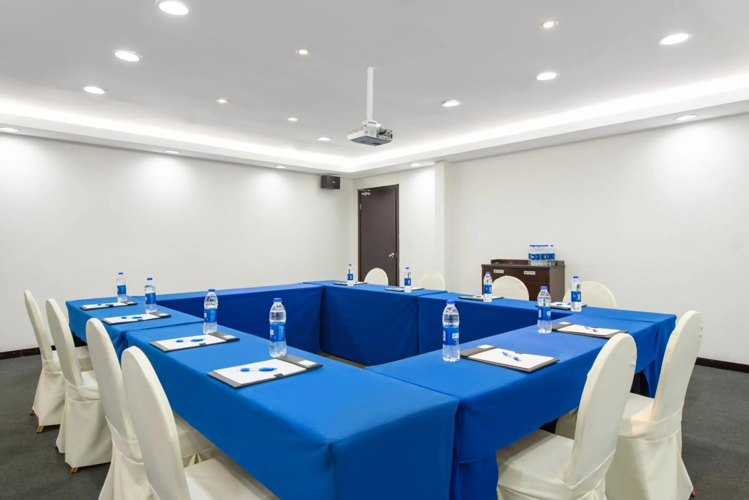 Meeting/conference room in Holiday Inn Express Shanghai Putuo, an IHG Hotel