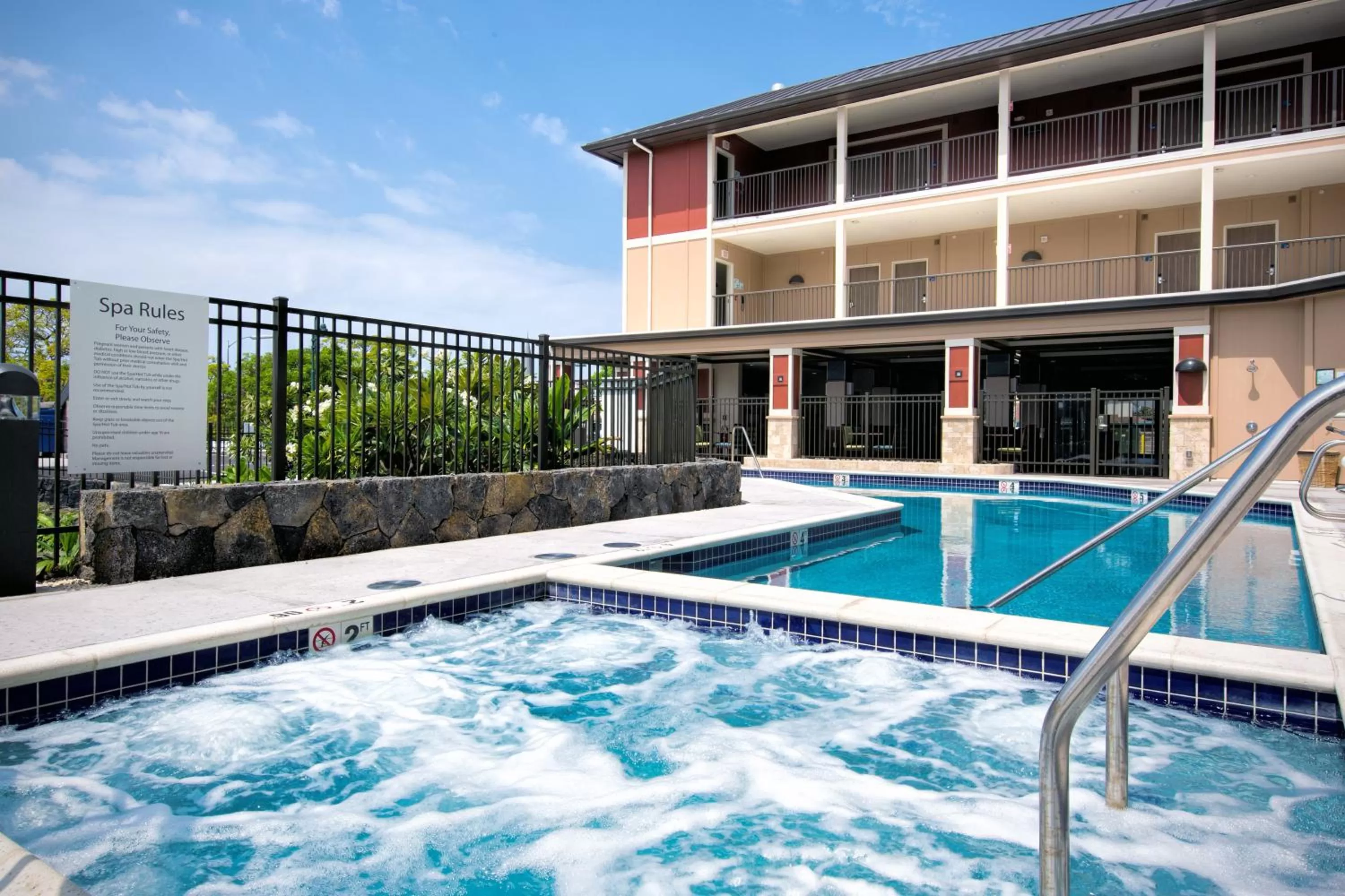 Swimming pool in Holiday Inn Express & Suites Kailua-Kona by IHG