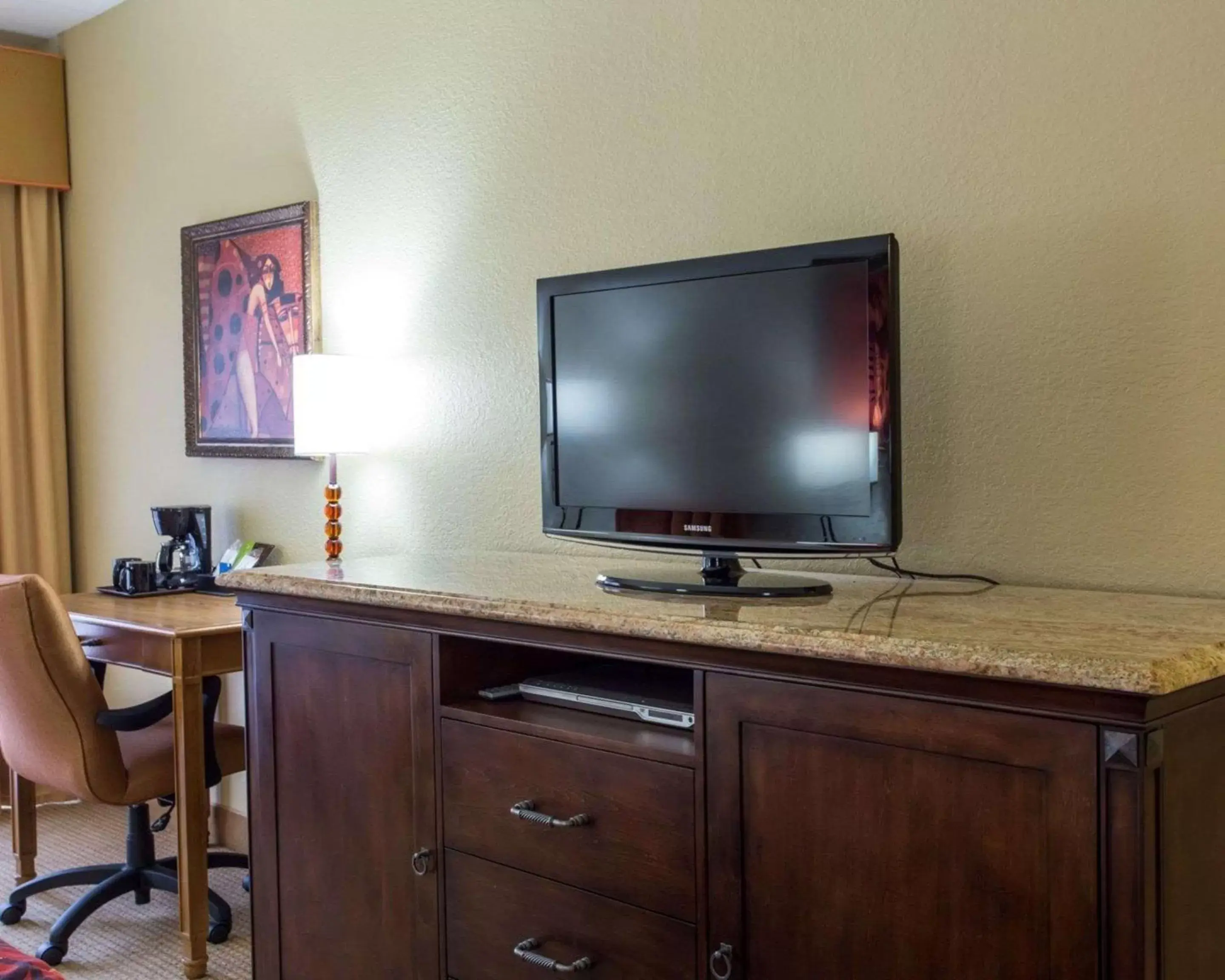 Photo of the whole room, TV/Entertainment Center in Castillo Real, Ascend Hotel Collection