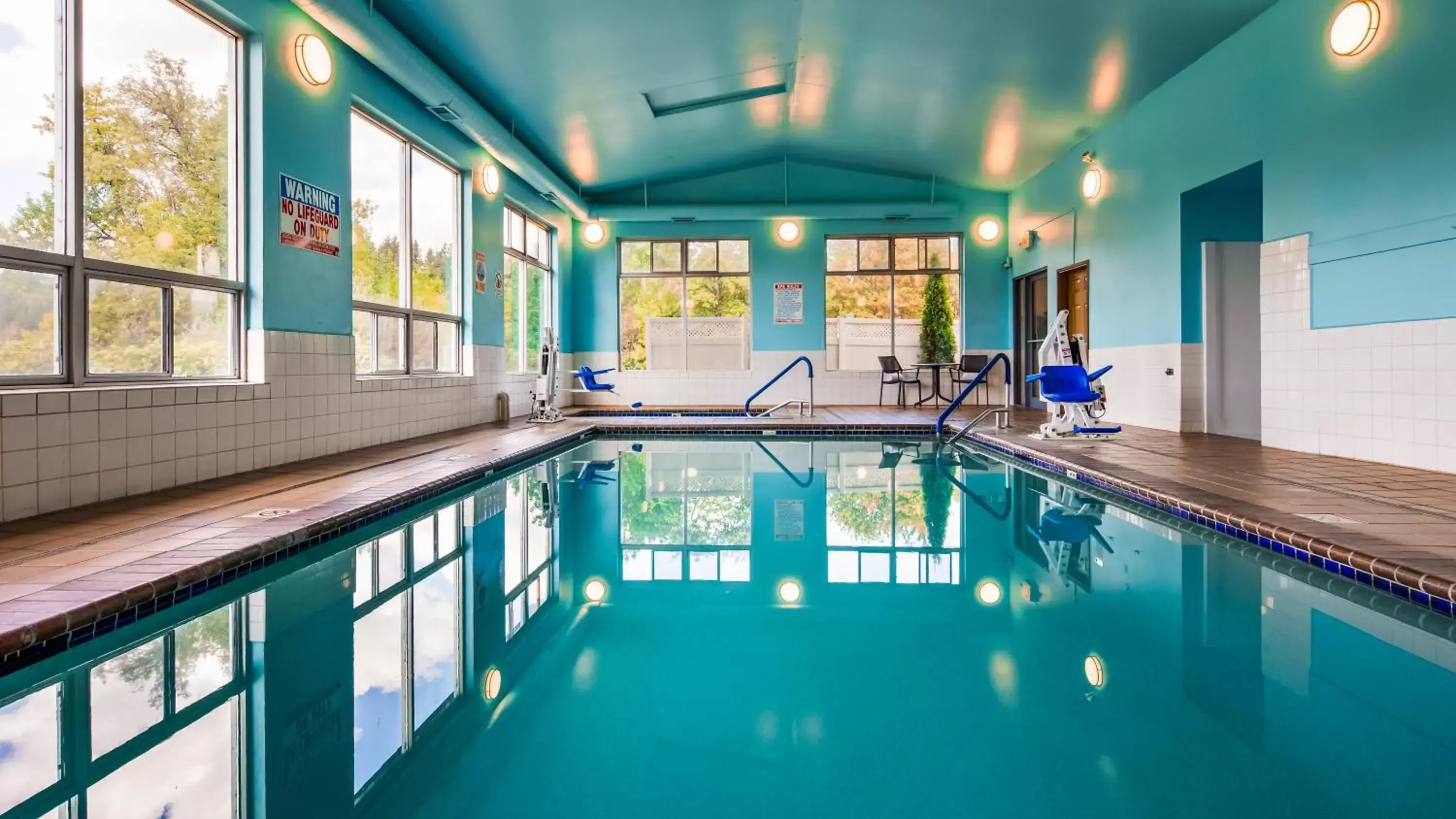 Swimming Pool in Best Western Cottage Grove Inn
