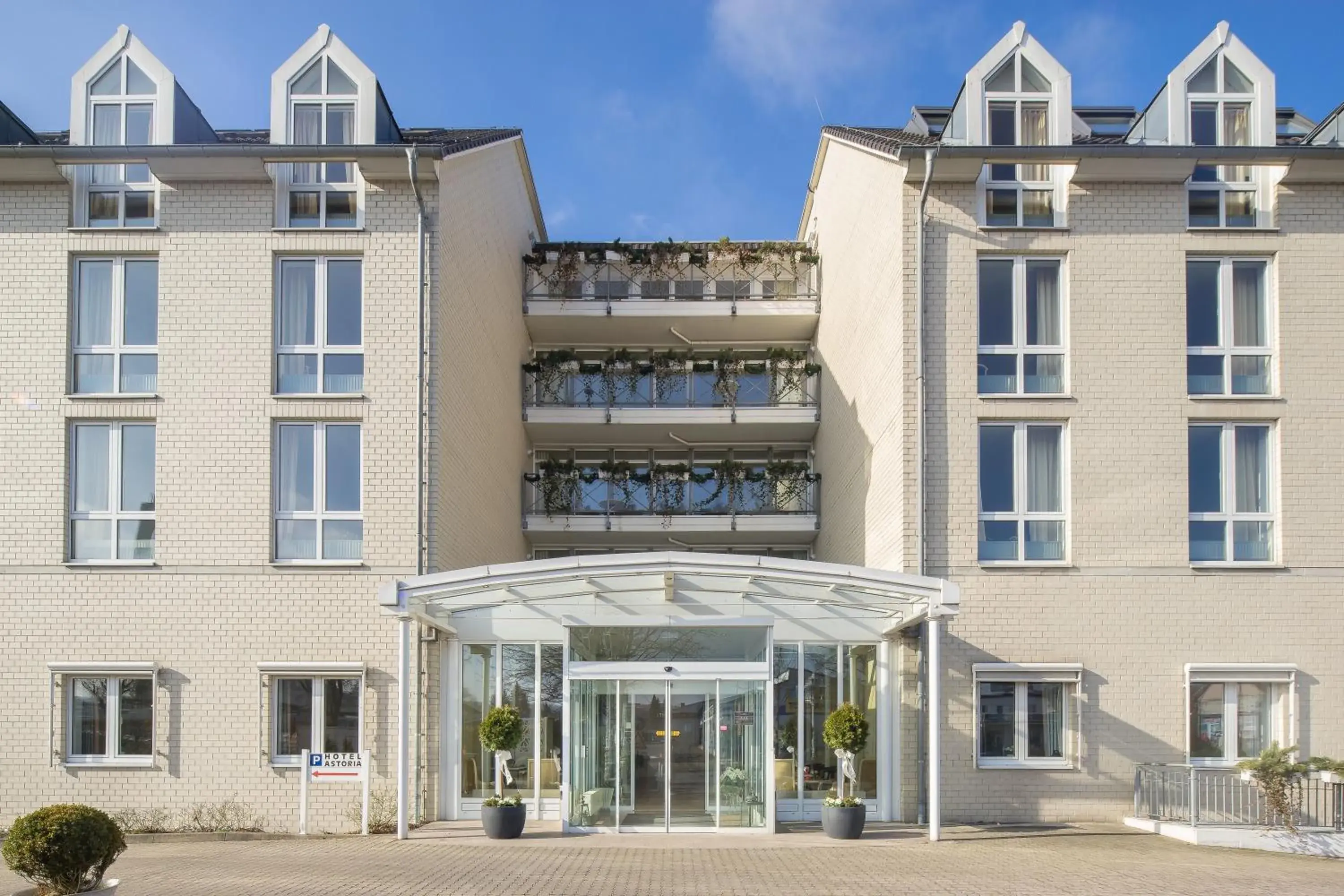 Facade/entrance, Property Building in Hotel Astoria