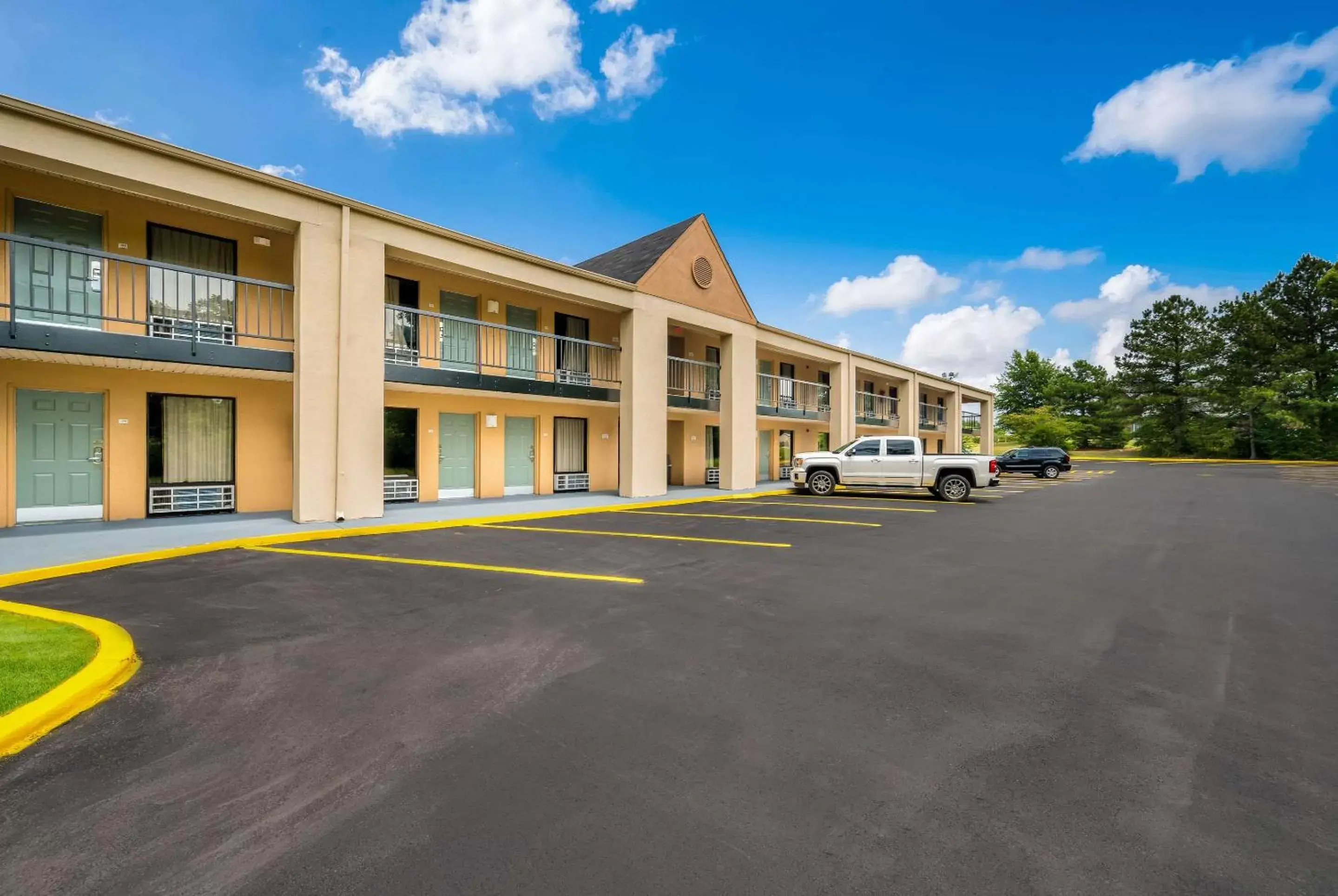 Property building in Quality Inn Cullman I-65 Exit 310 Property building in Quality Inn Cullman I-65 Exit 310