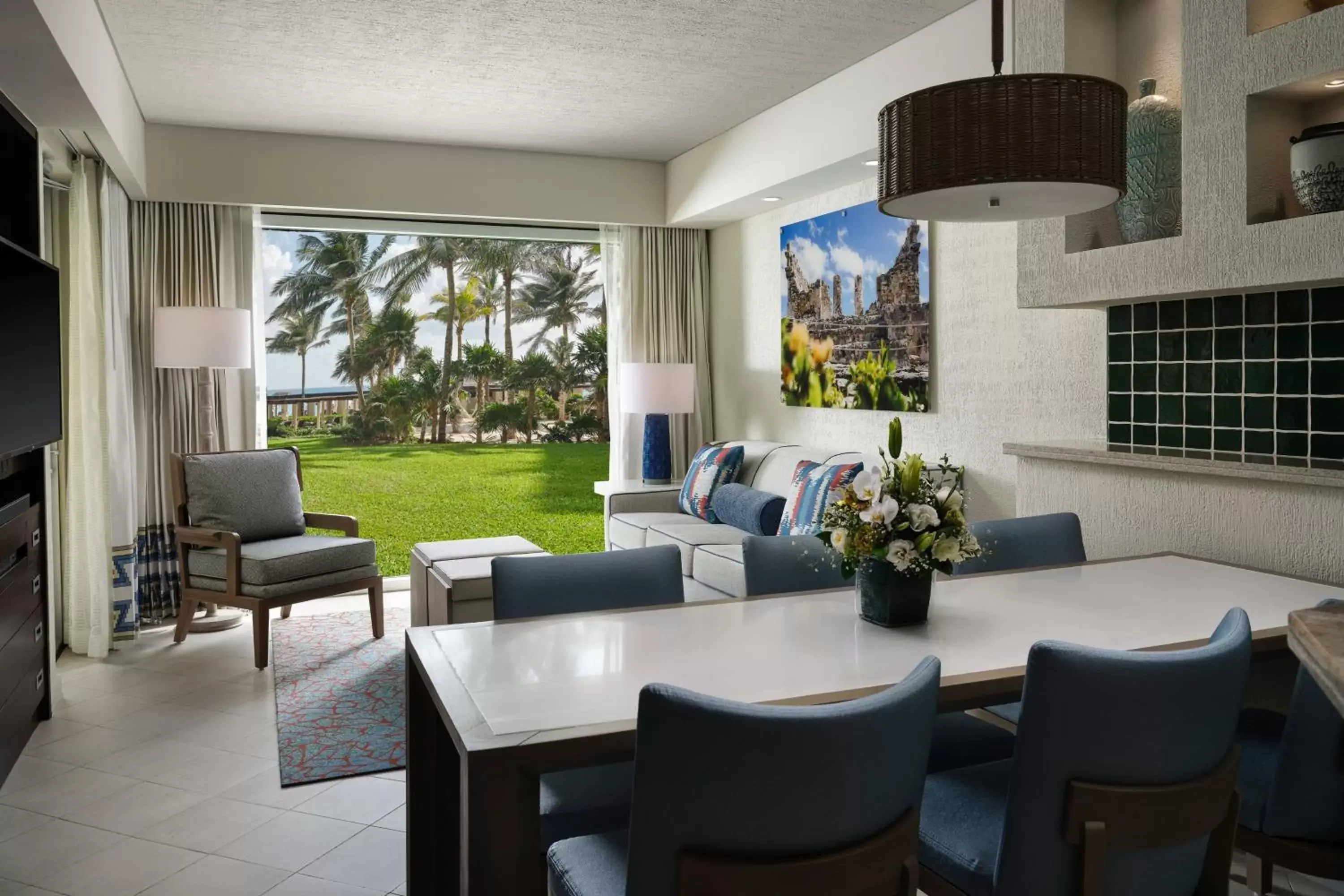 Living room in The Westin Lagunamar Ocean Resort Villas & Spa Cancun