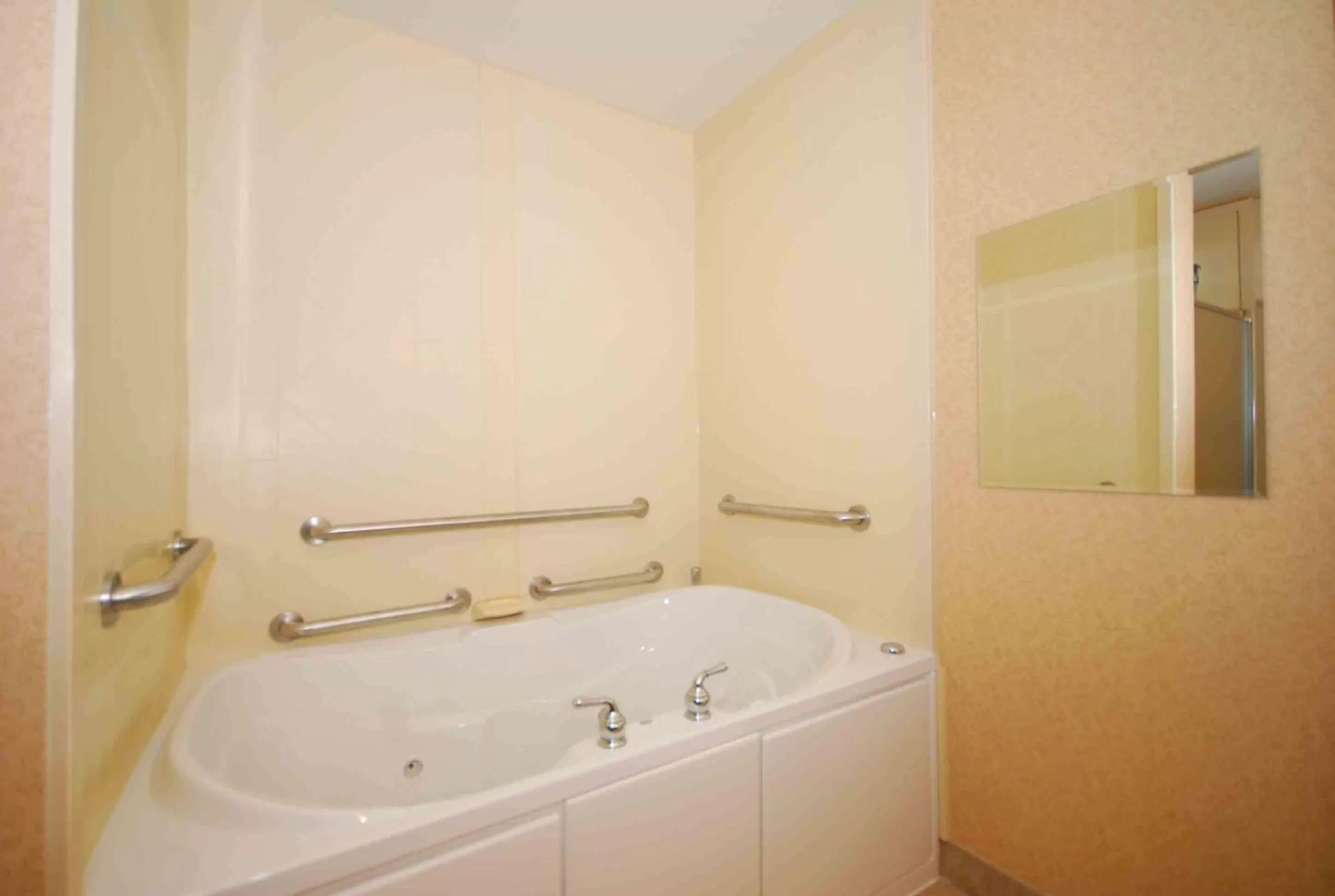 Bed in Hampton Inn and Suites of Lamar