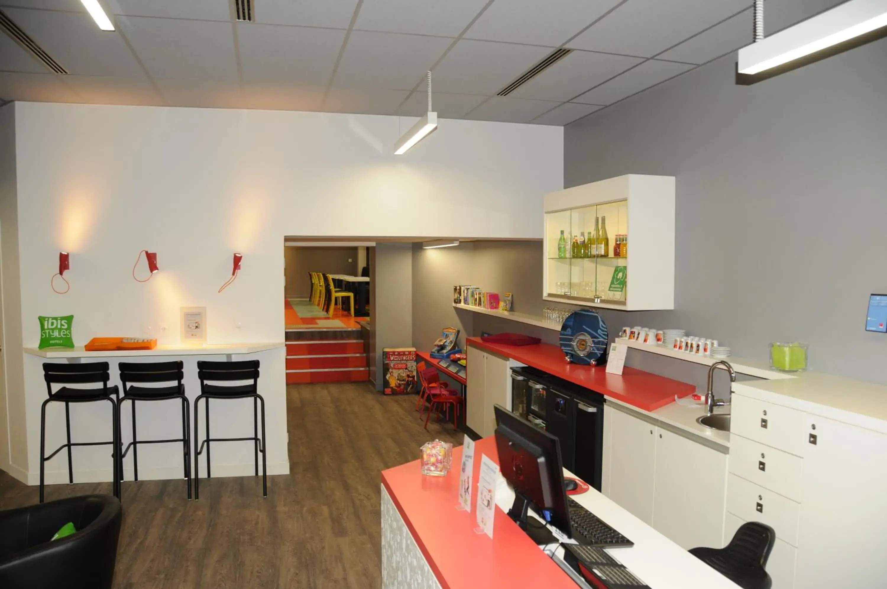 Lobby or reception in Ibis Styles Chambery Centre Gare