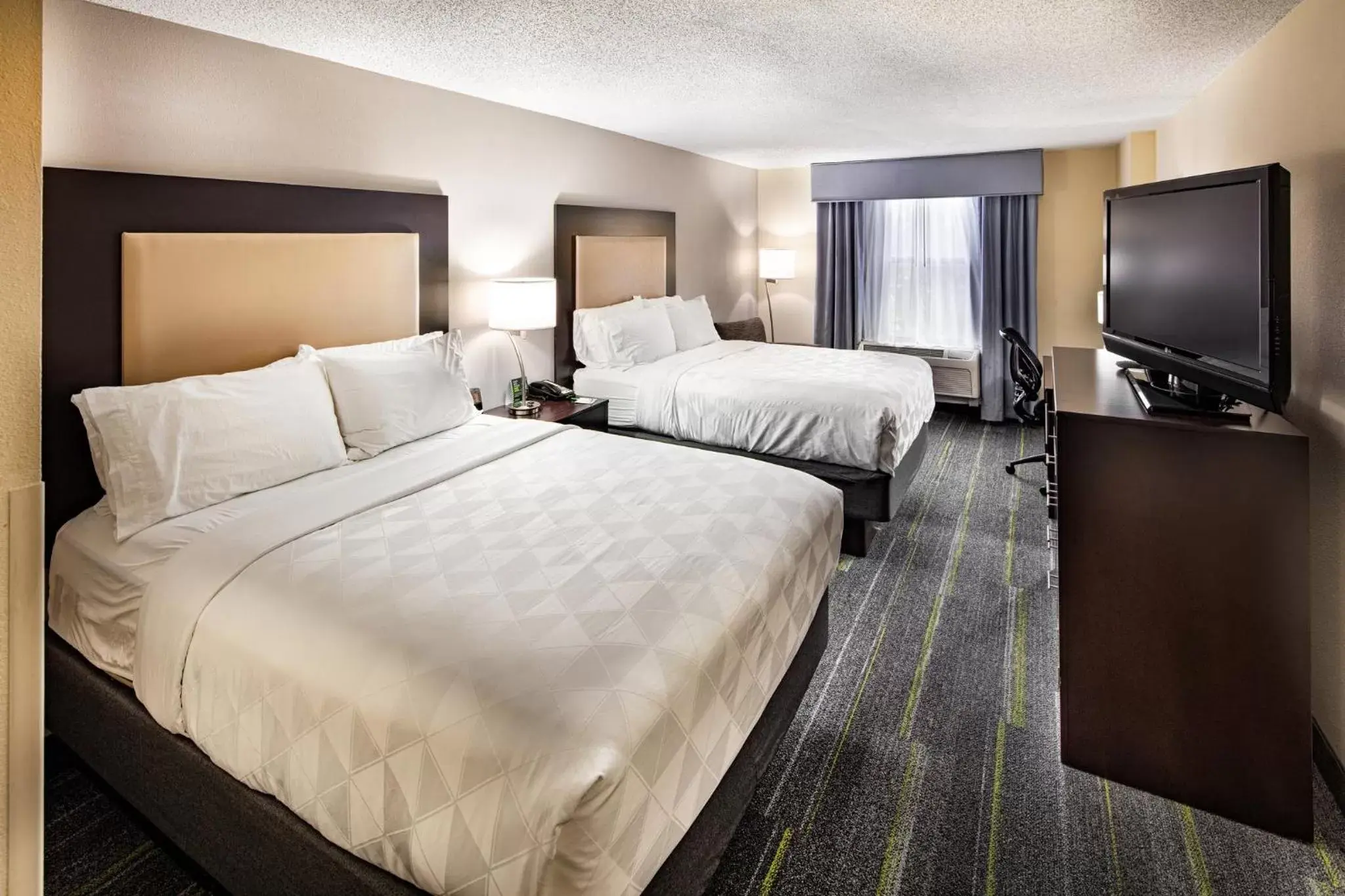Photo of the whole room, Bed in Holiday Inn Hotel Atlanta-Northlake, a Full Service Hotel
