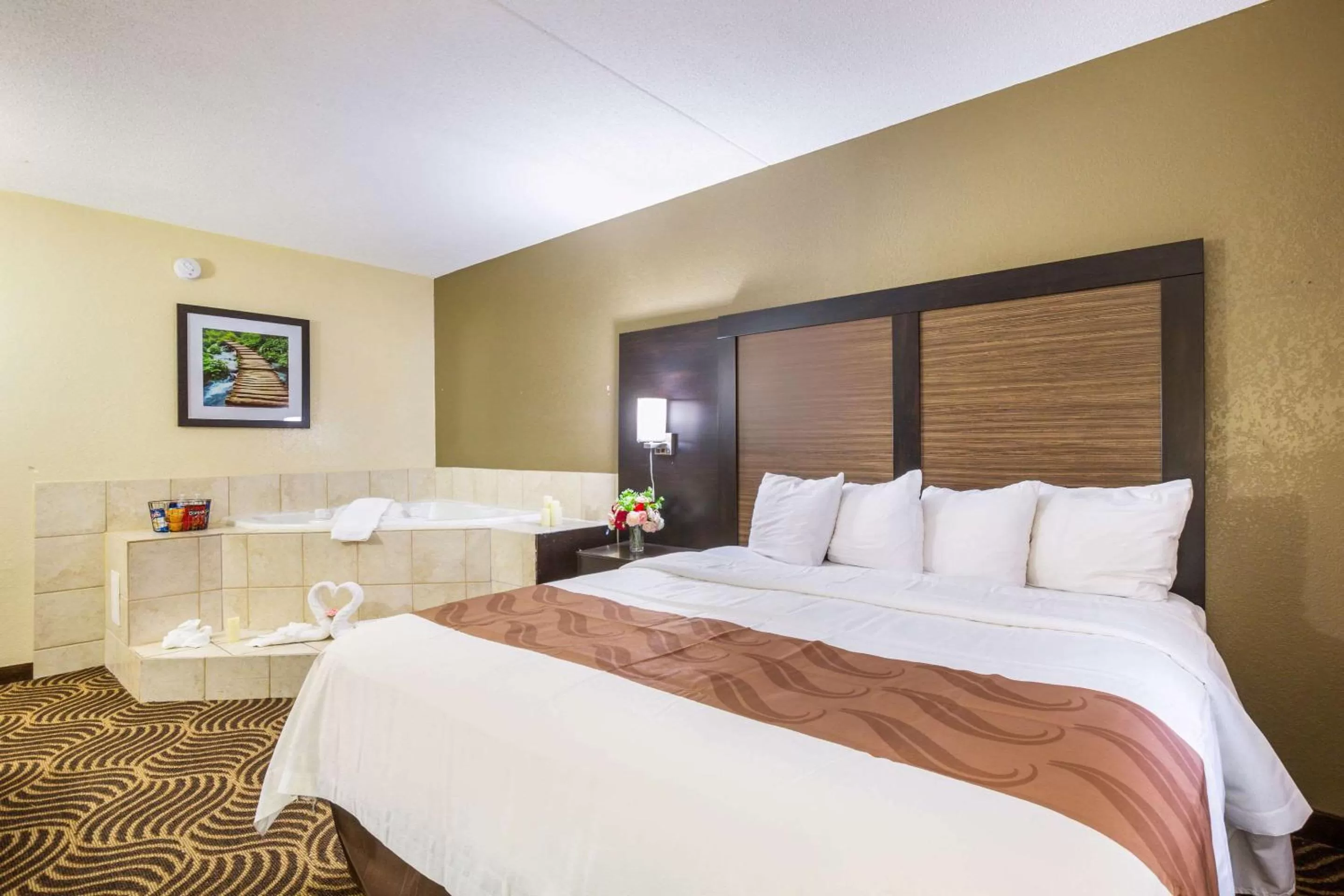 Photo of the whole room, Bed in Quality Inn & Suites Florence - Cincinnati South