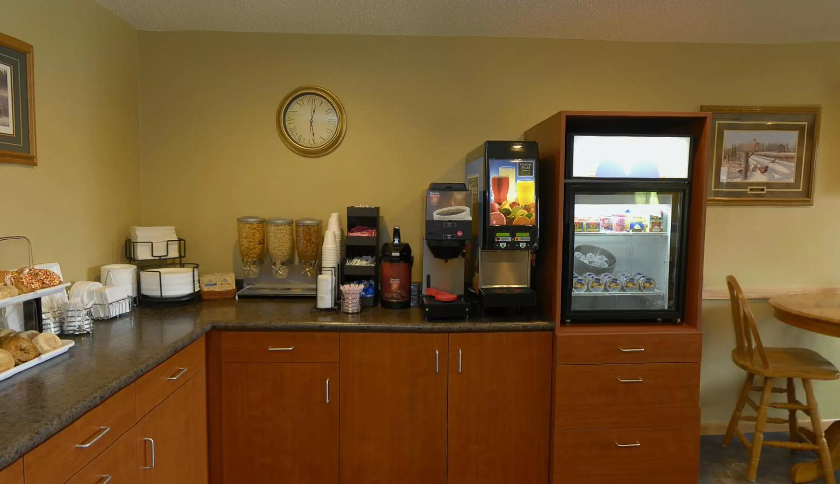 Food in America's Best Value Inn & Suites International Falls