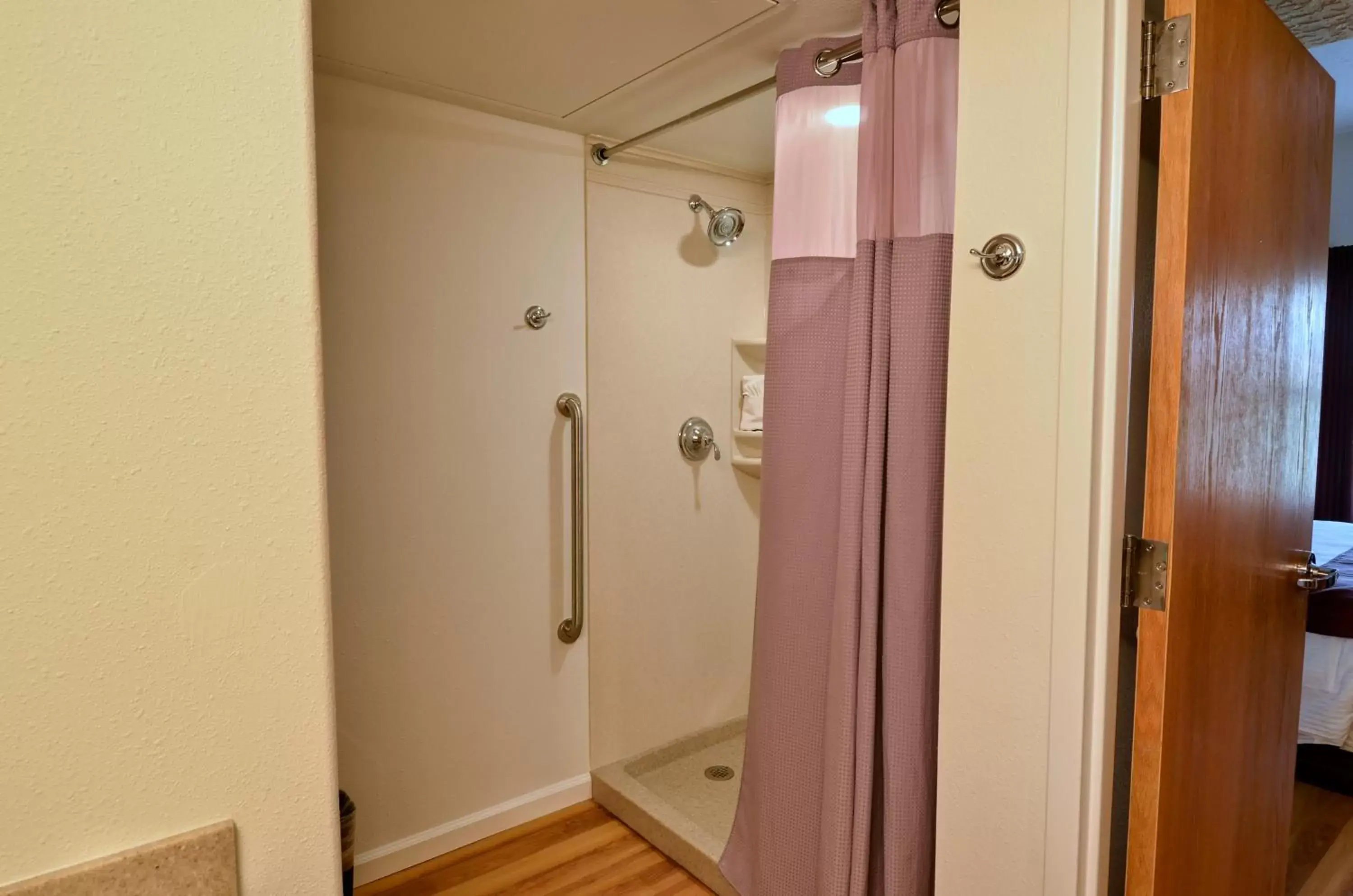 Shower, Bathroom in Ohkay Hotel Casino