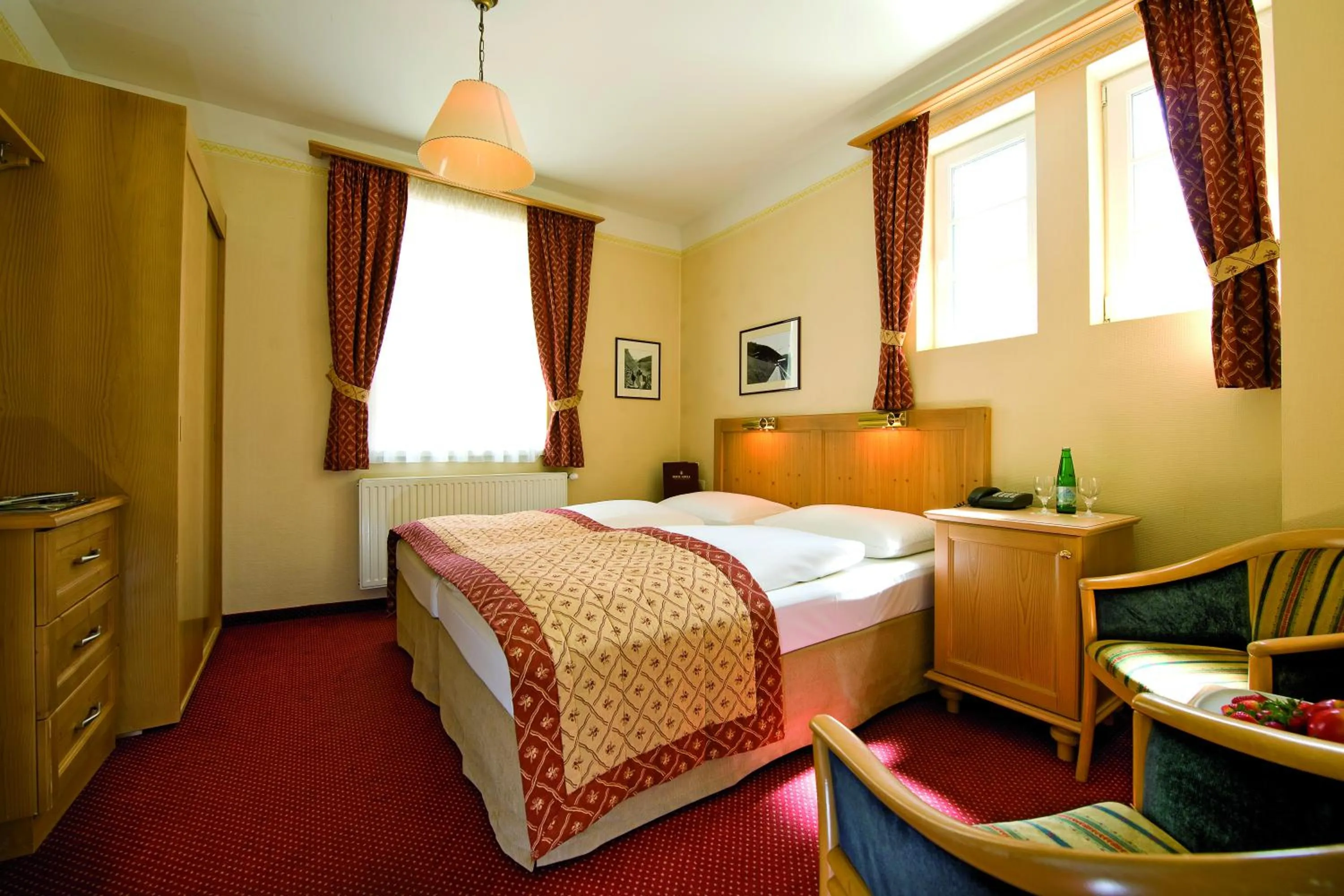 Photo of the whole room, Bed in Hotel Gisela