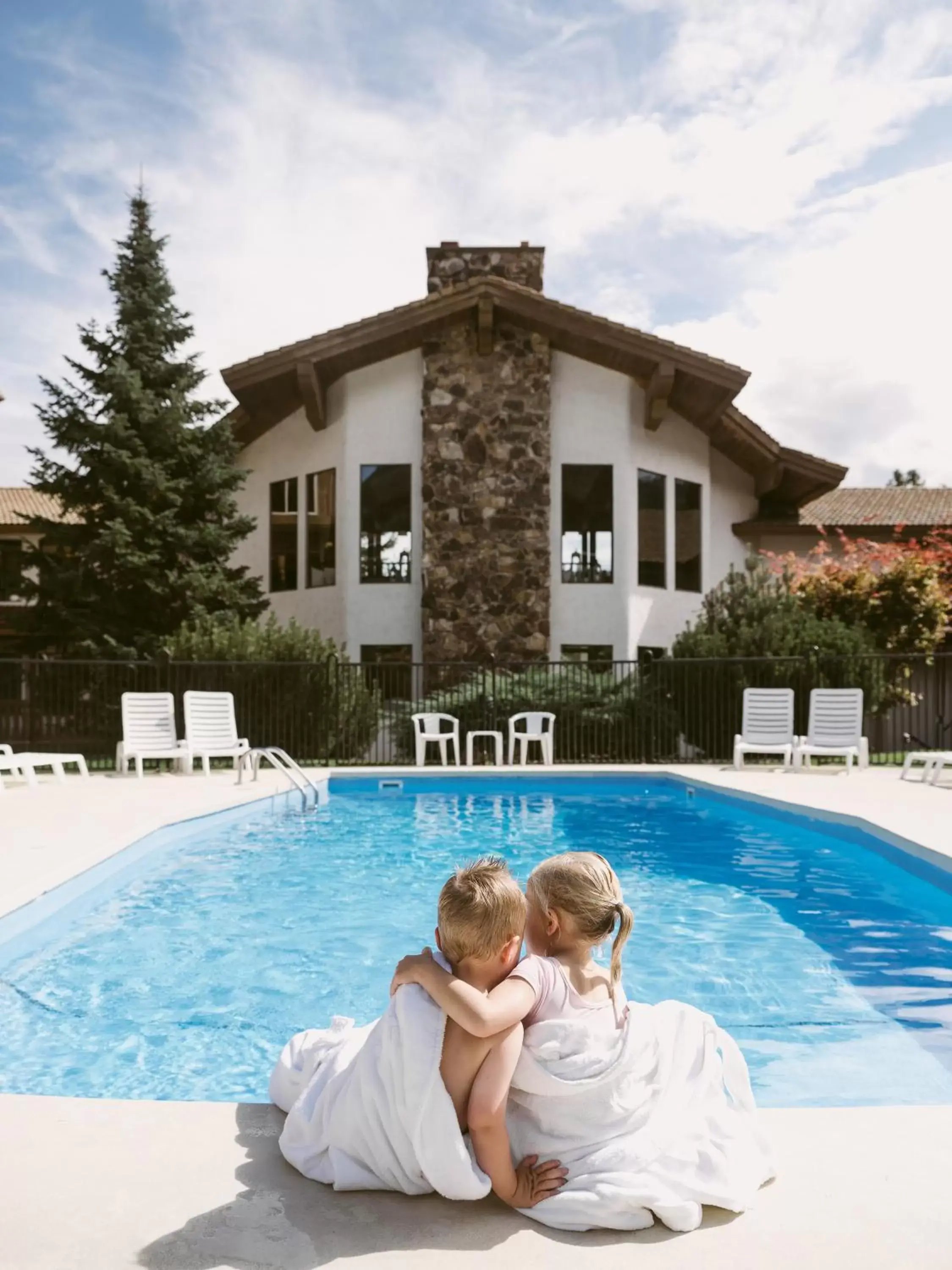 Swimming Pool in Enzian Inn