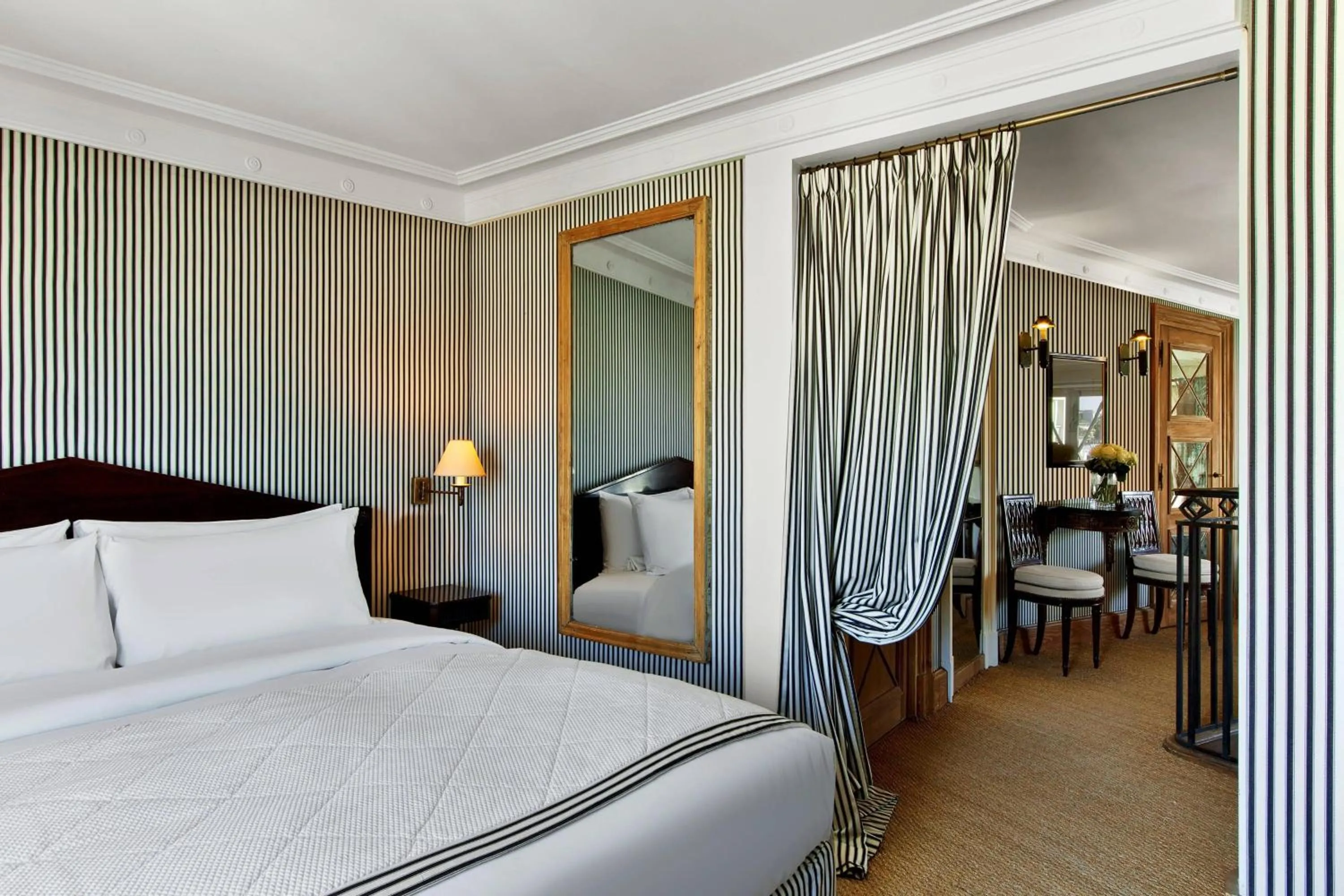 Photo of the whole room, Bed in Le Dokhan's Paris Arc de Triomphe, a Tribute Portfolio Hotel