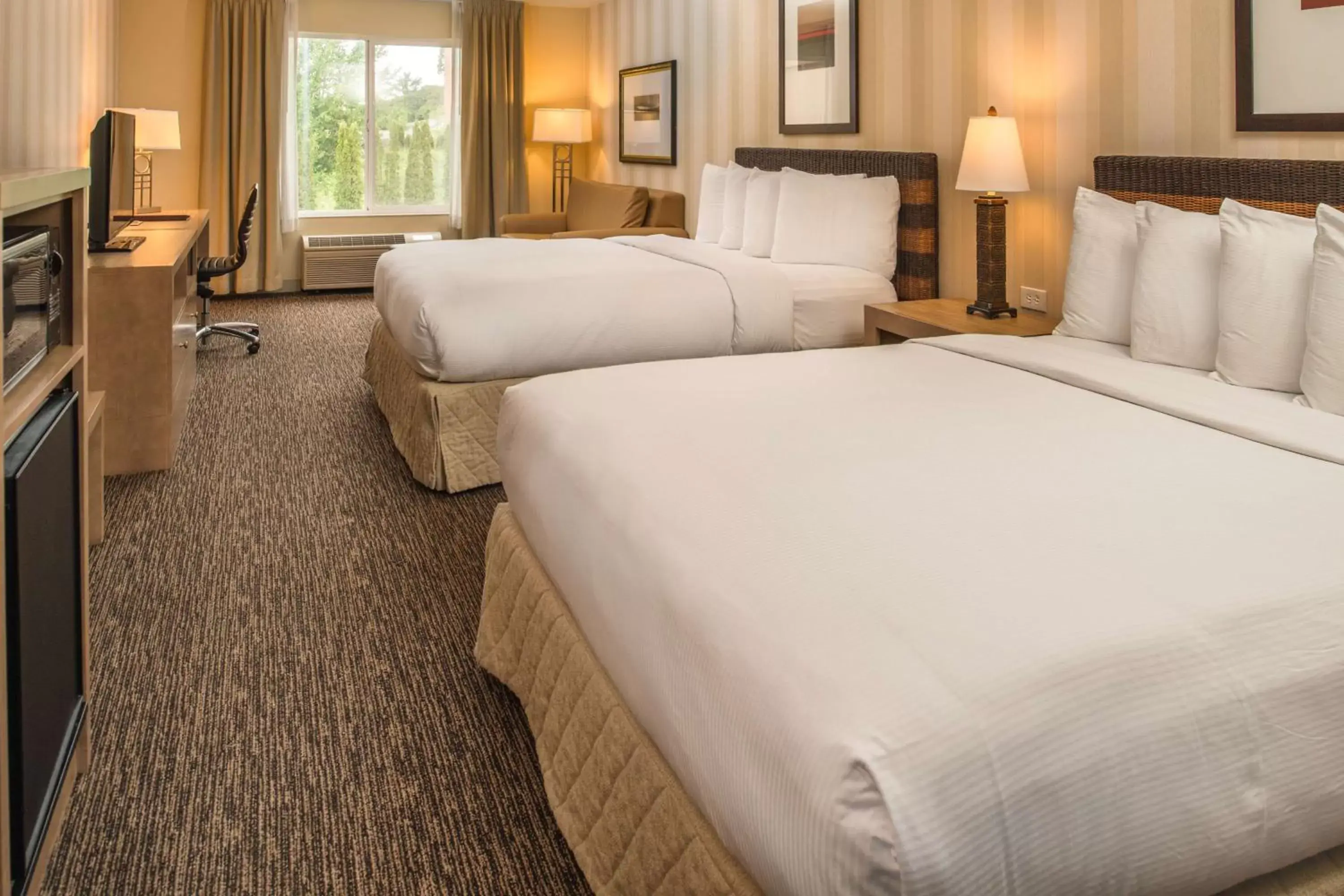 Bed in DoubleTree by Hilton Portland - Beaverton