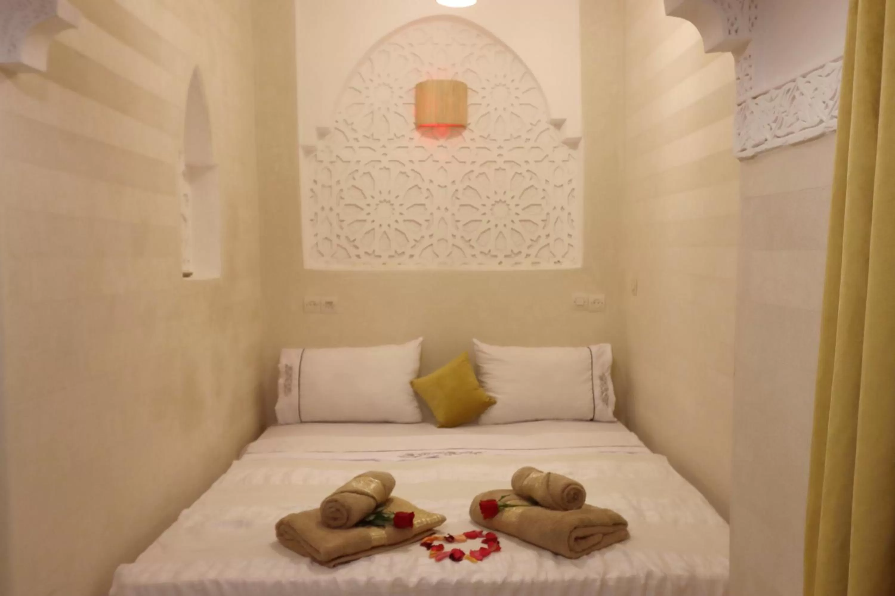 towels, Bed in Riad Venezia