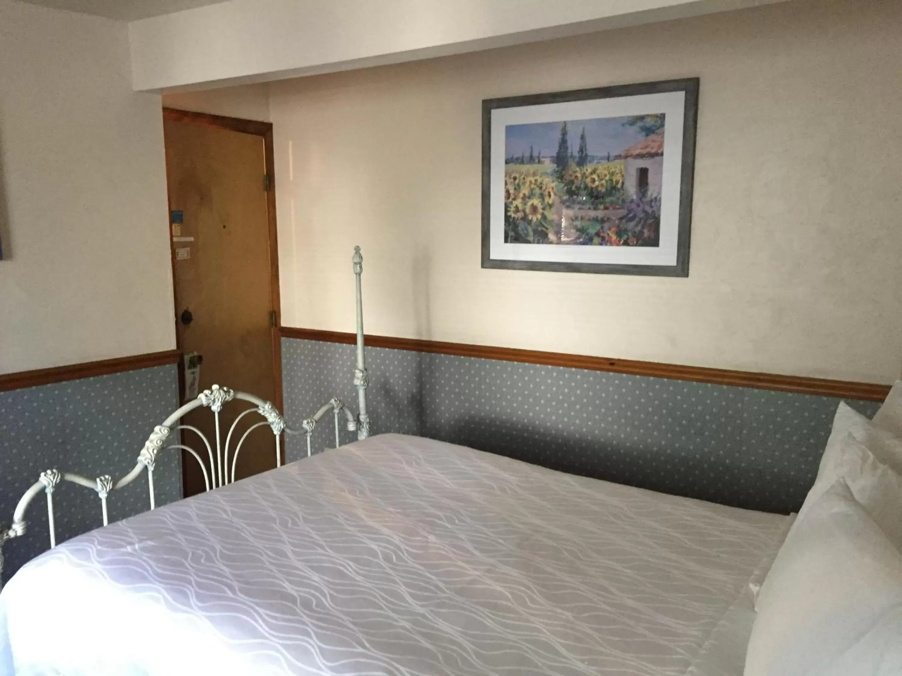 Bed, Room Photo in Catalina Island Seacrest Inn