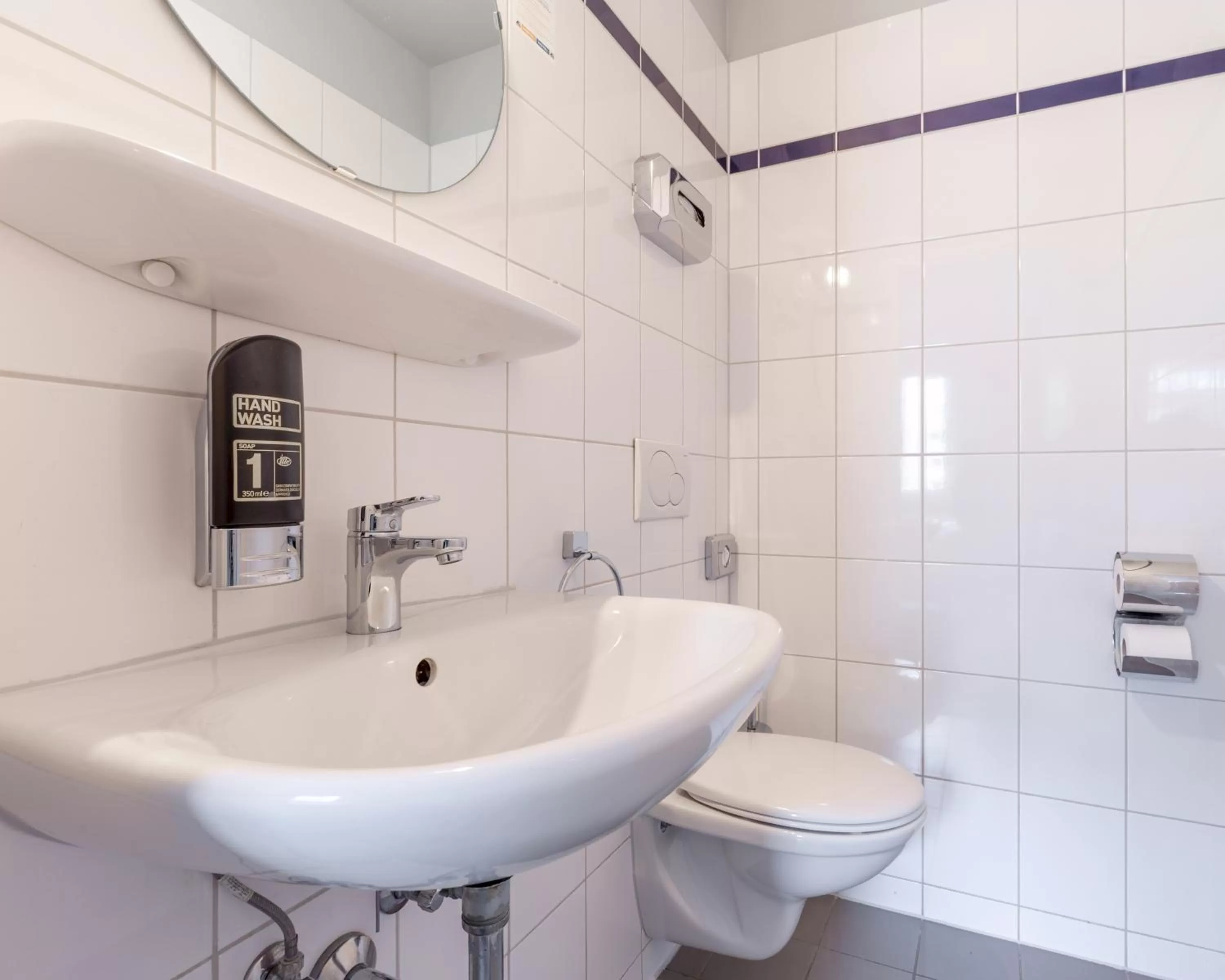 Toilet in a&o Berlin Hauptbahnhof