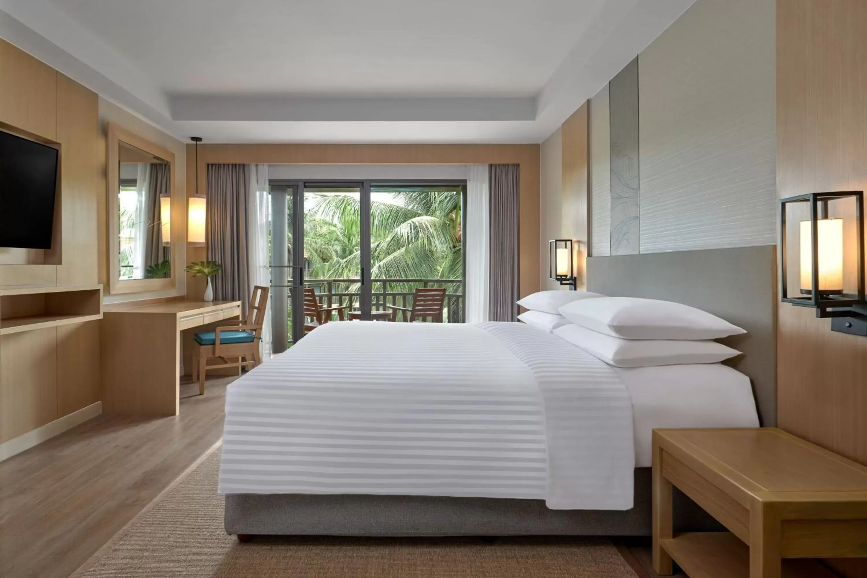 Swimming pool, Bed in Phuket Marriott Resort & Spa, Merlin Beach