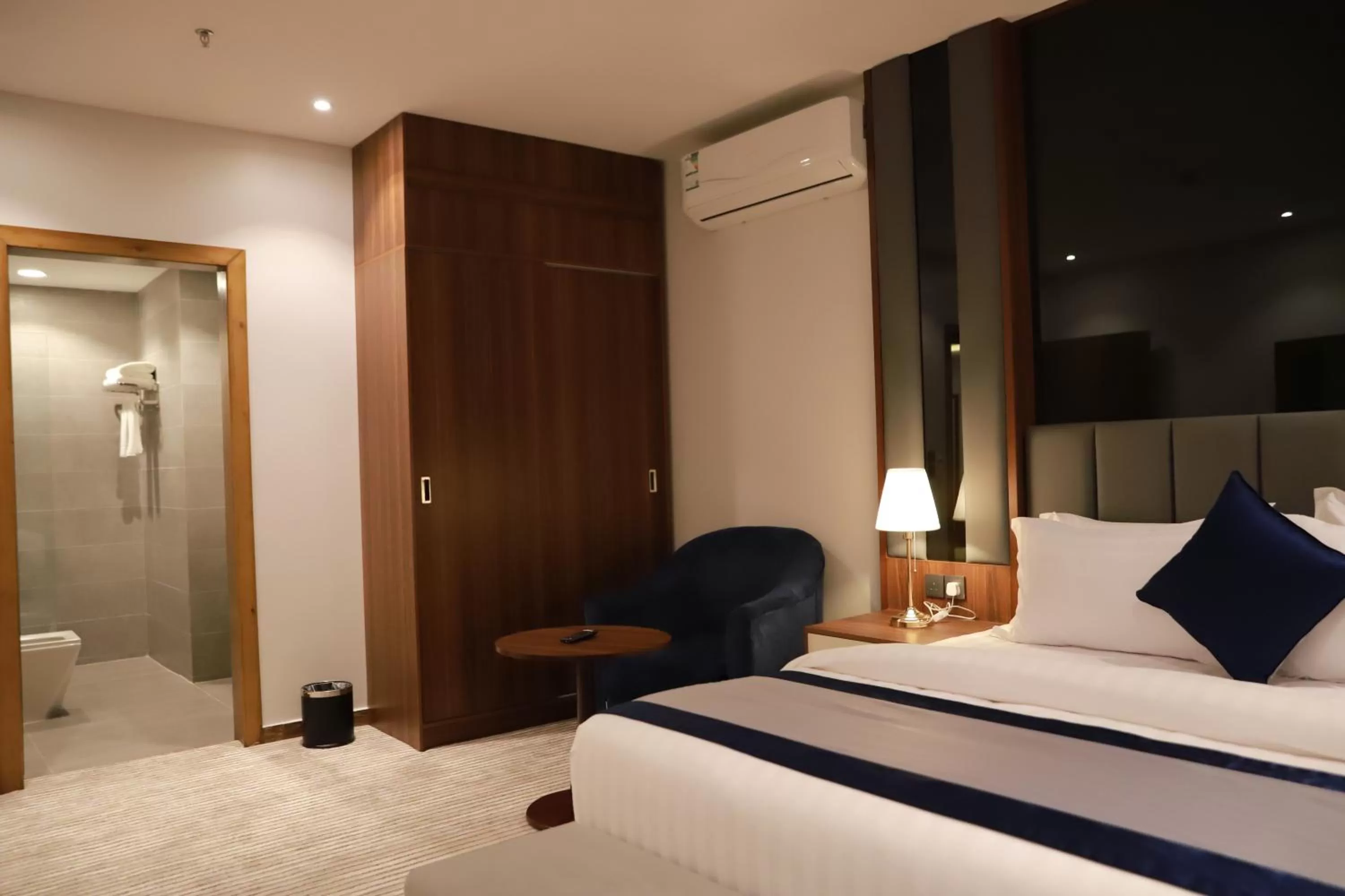 Bedroom, Bed in Tulip View Hotel