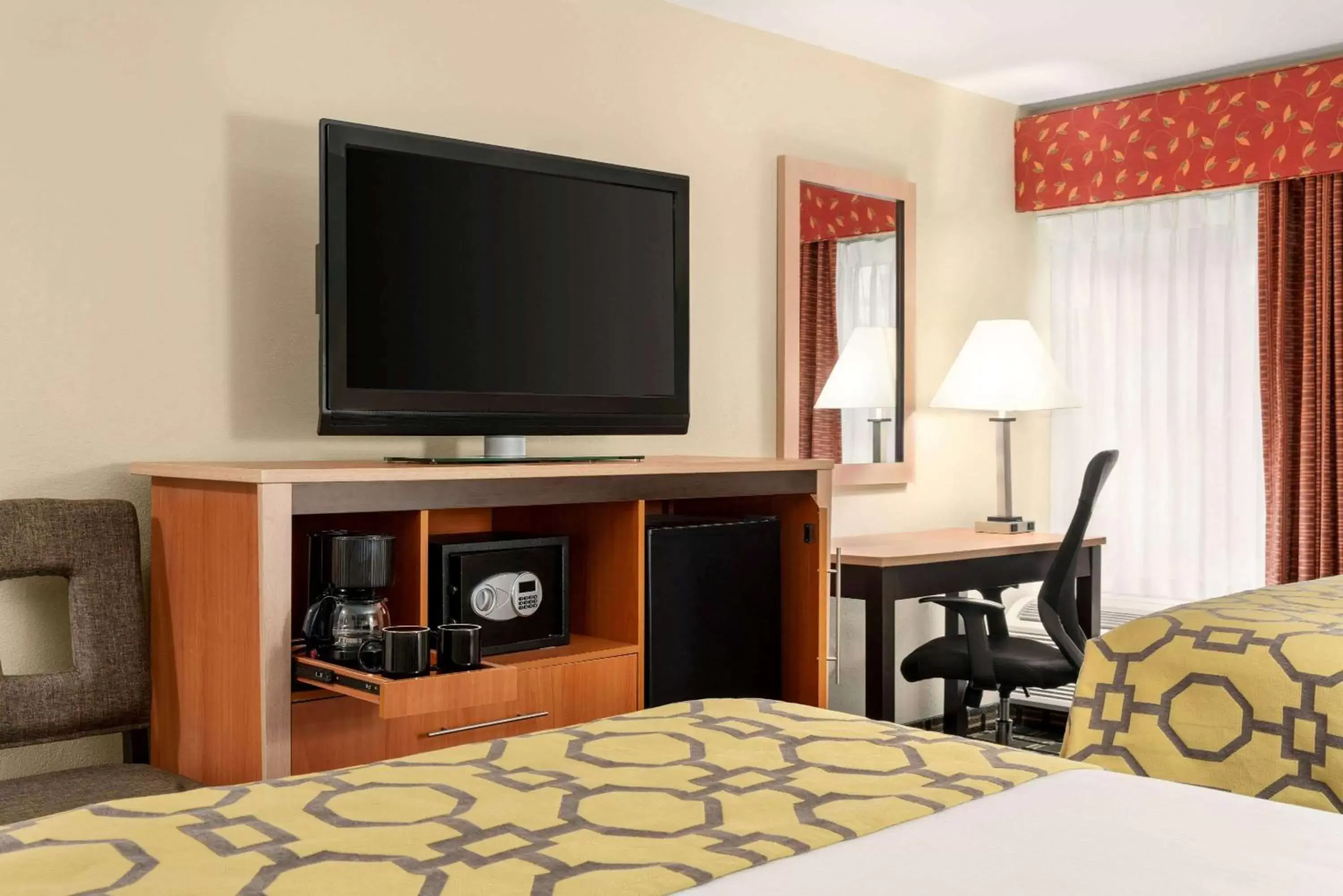 Photo of the whole room, Bed in Baymont by Wyndham North Dartmouth Fall River Photo of the whole room, Bed in Baymont by Wyndham North Dartmouth Fall River