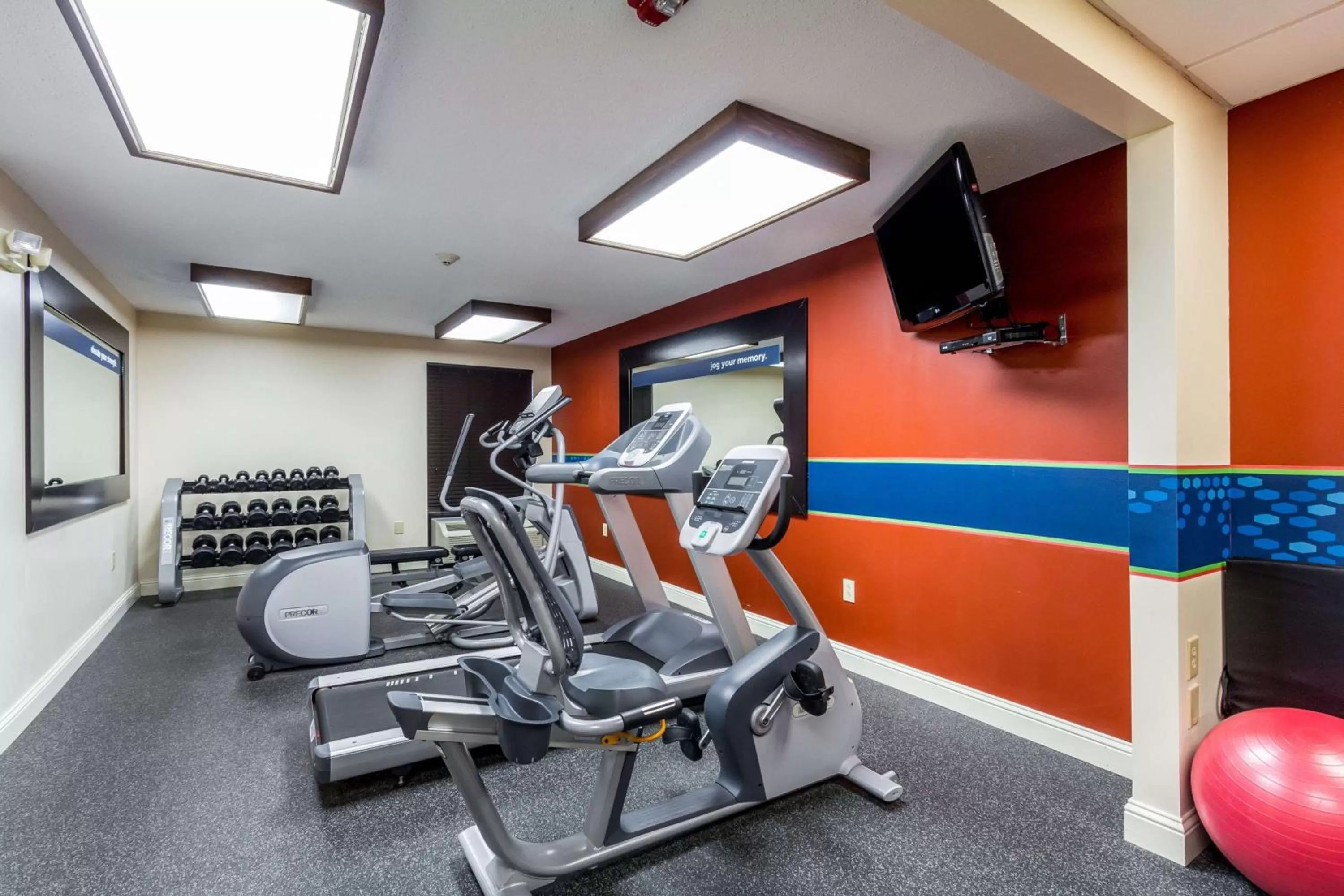 Fitness centre/facilities in Hampton Inn Jackson Pearl Intrntl Airport