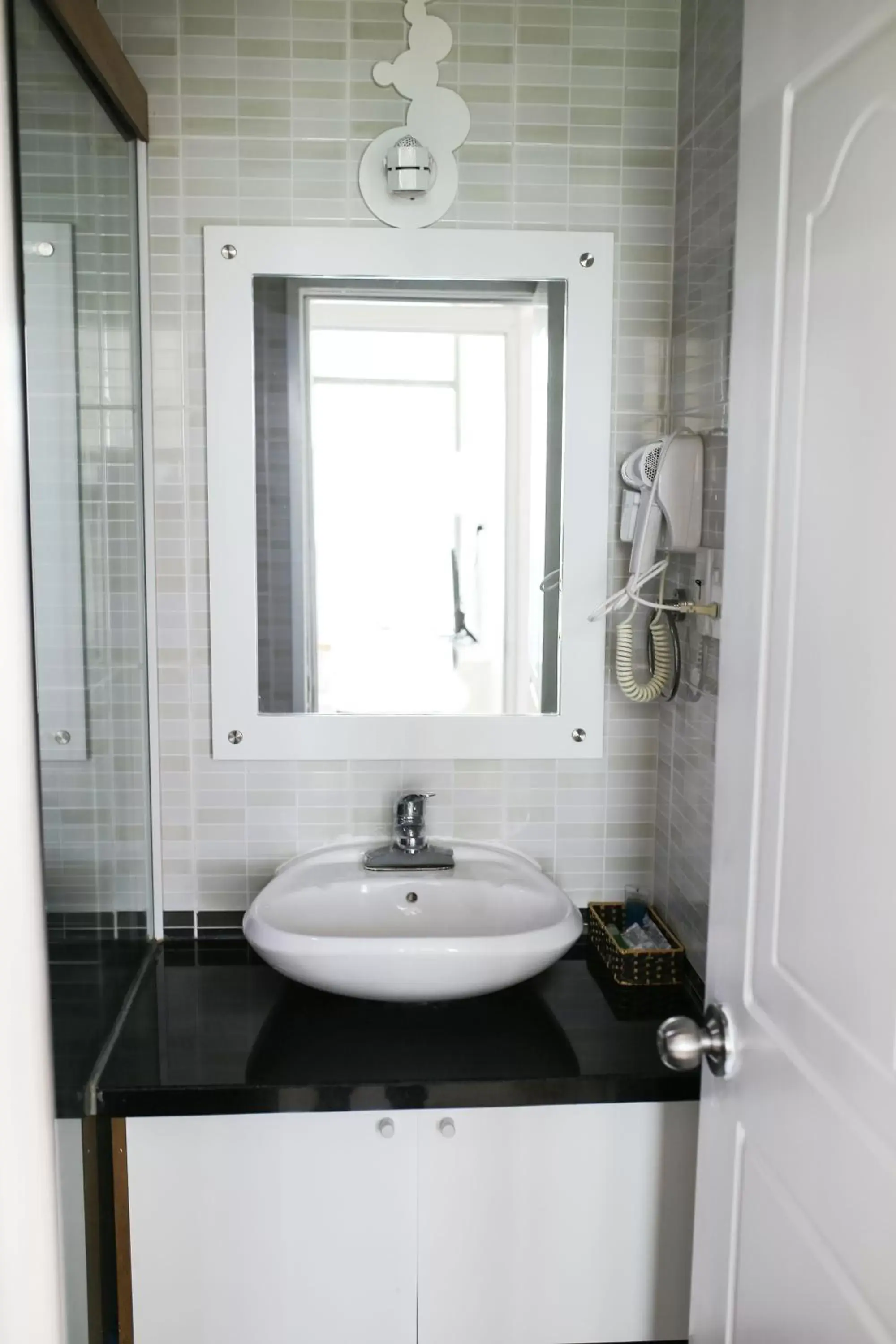 Shower, Bathroom in Gold Ocean Apartment