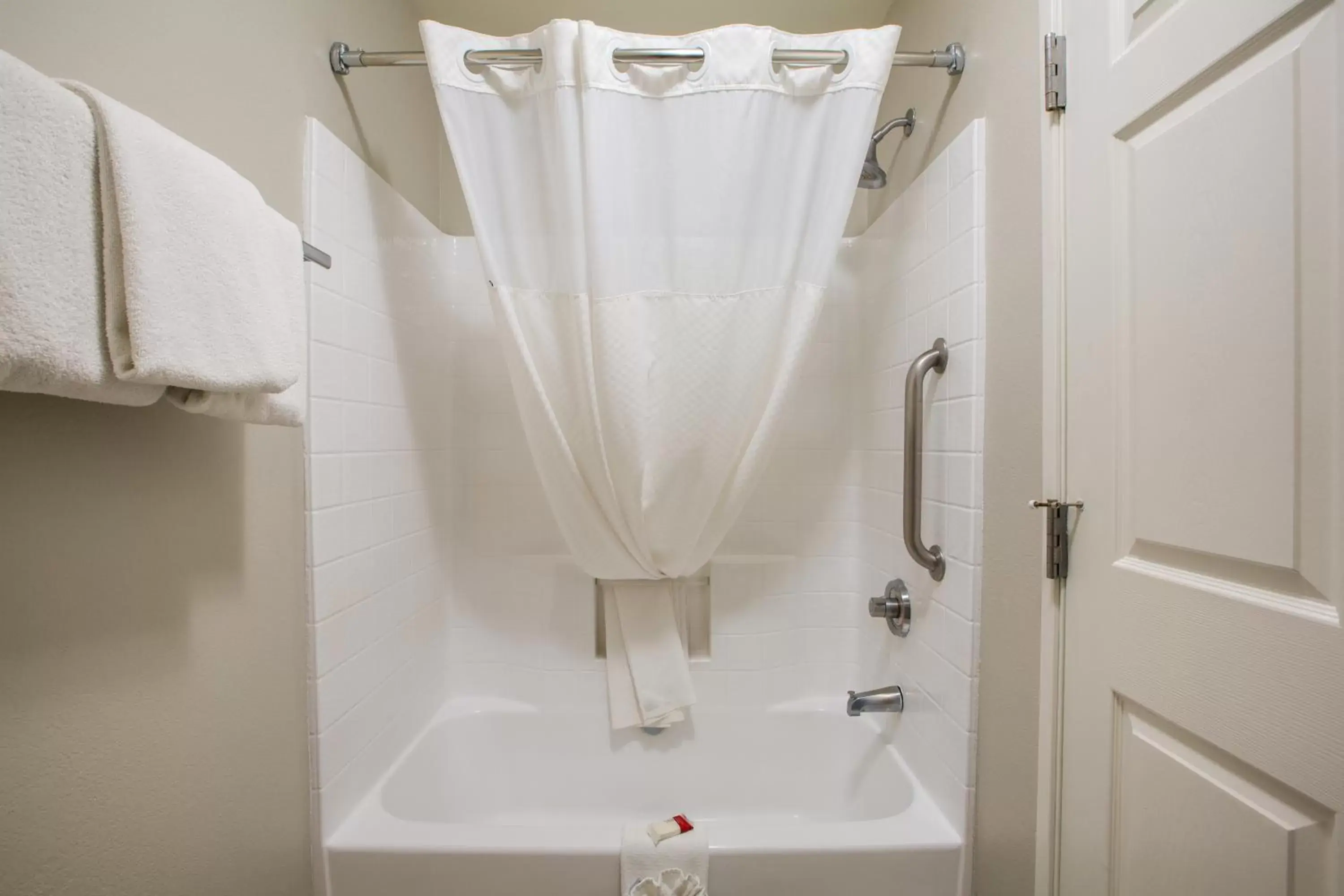 Shower, Bathroom in Baymont by Wyndham Albuquerque Airport