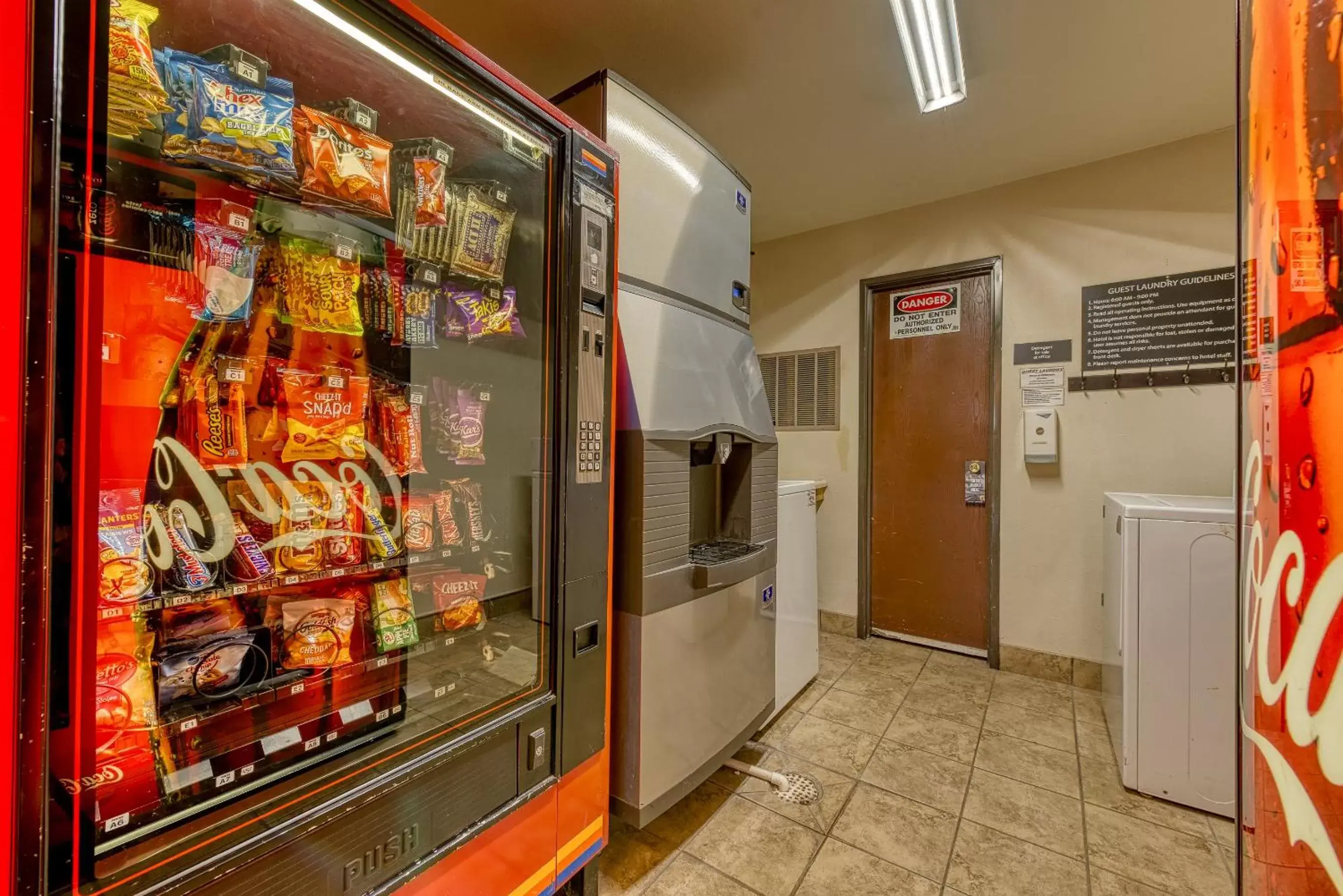vending machine, Supermarket/Shops in Super 8 by Wyndham Alamosa