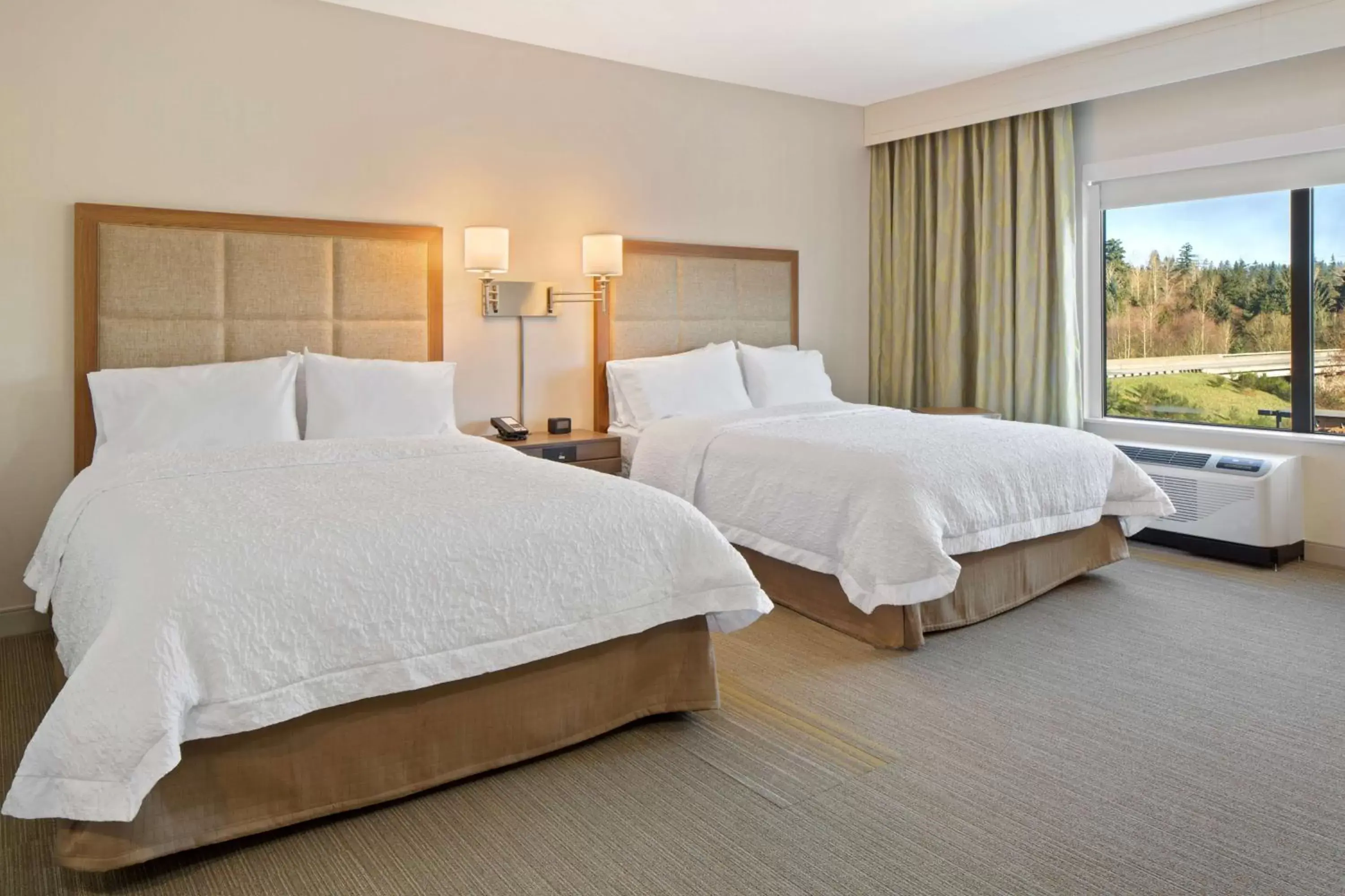 Bed in Hampton Inn & Suites- Seattle Woodinville Wa