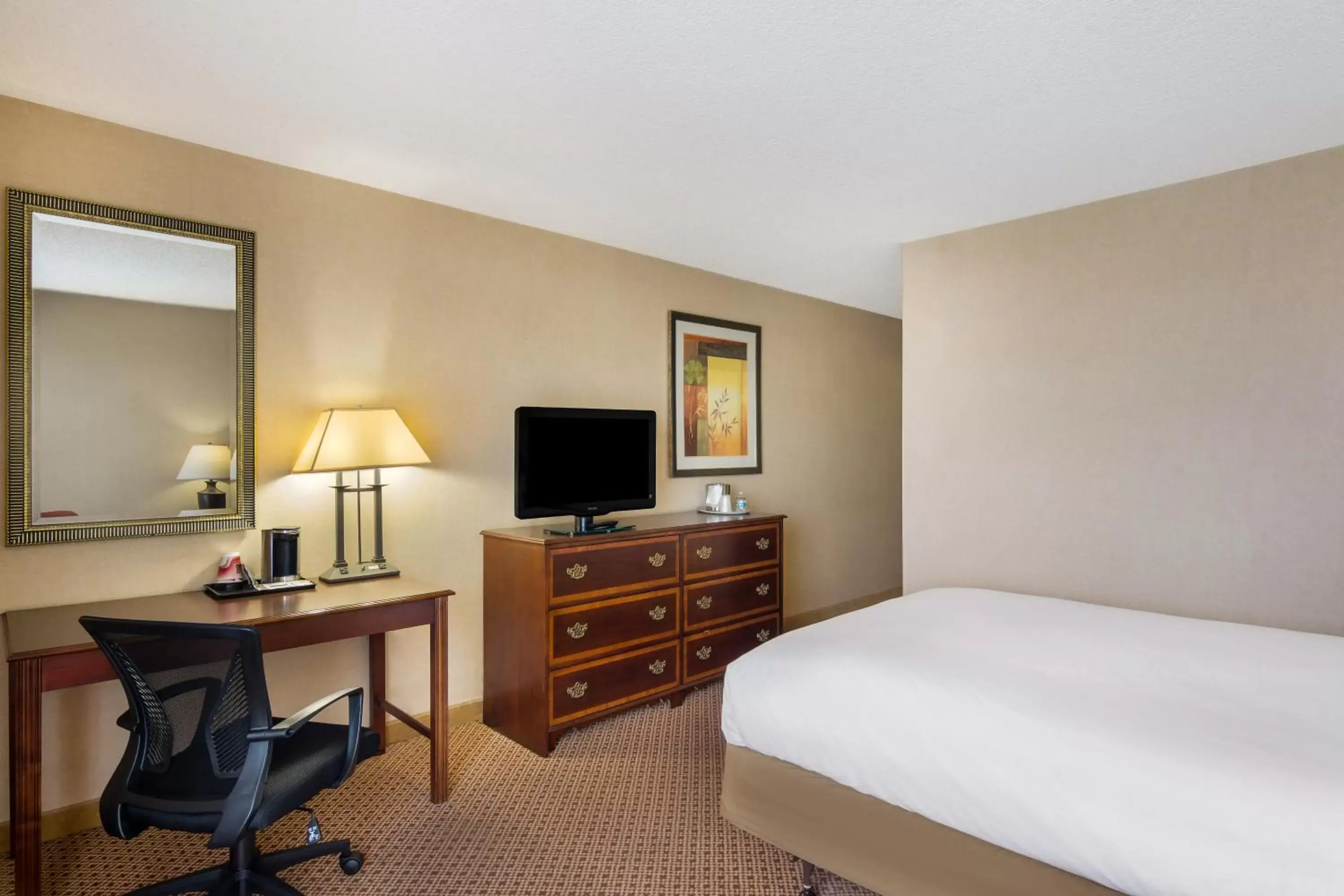 One Queen Bed in Red Lion Hotel Cheyenne One Queen Bed in Red Lion Hotel Cheyenne