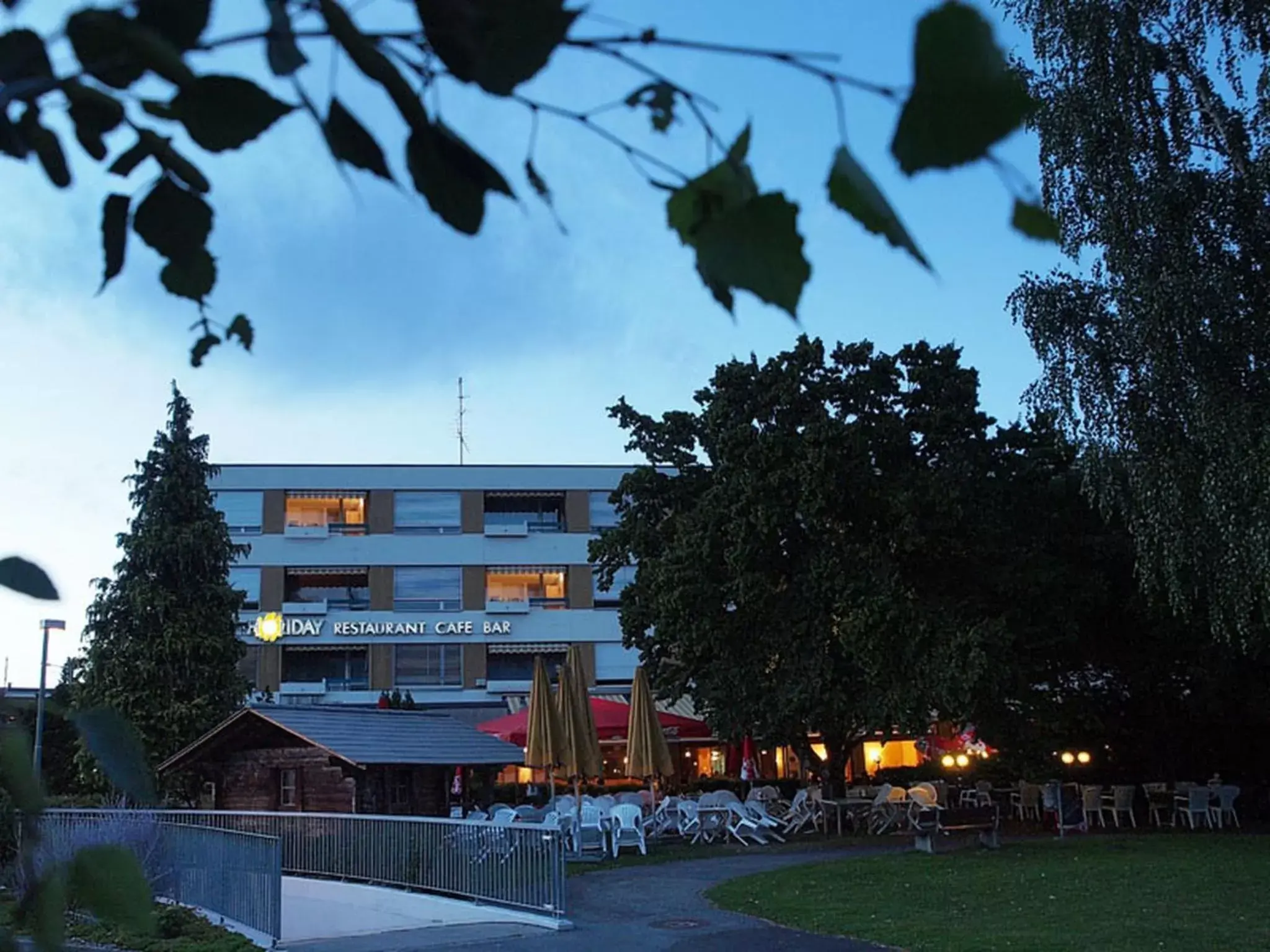 Facade/entrance, Property Building in Hotel Holiday Thun