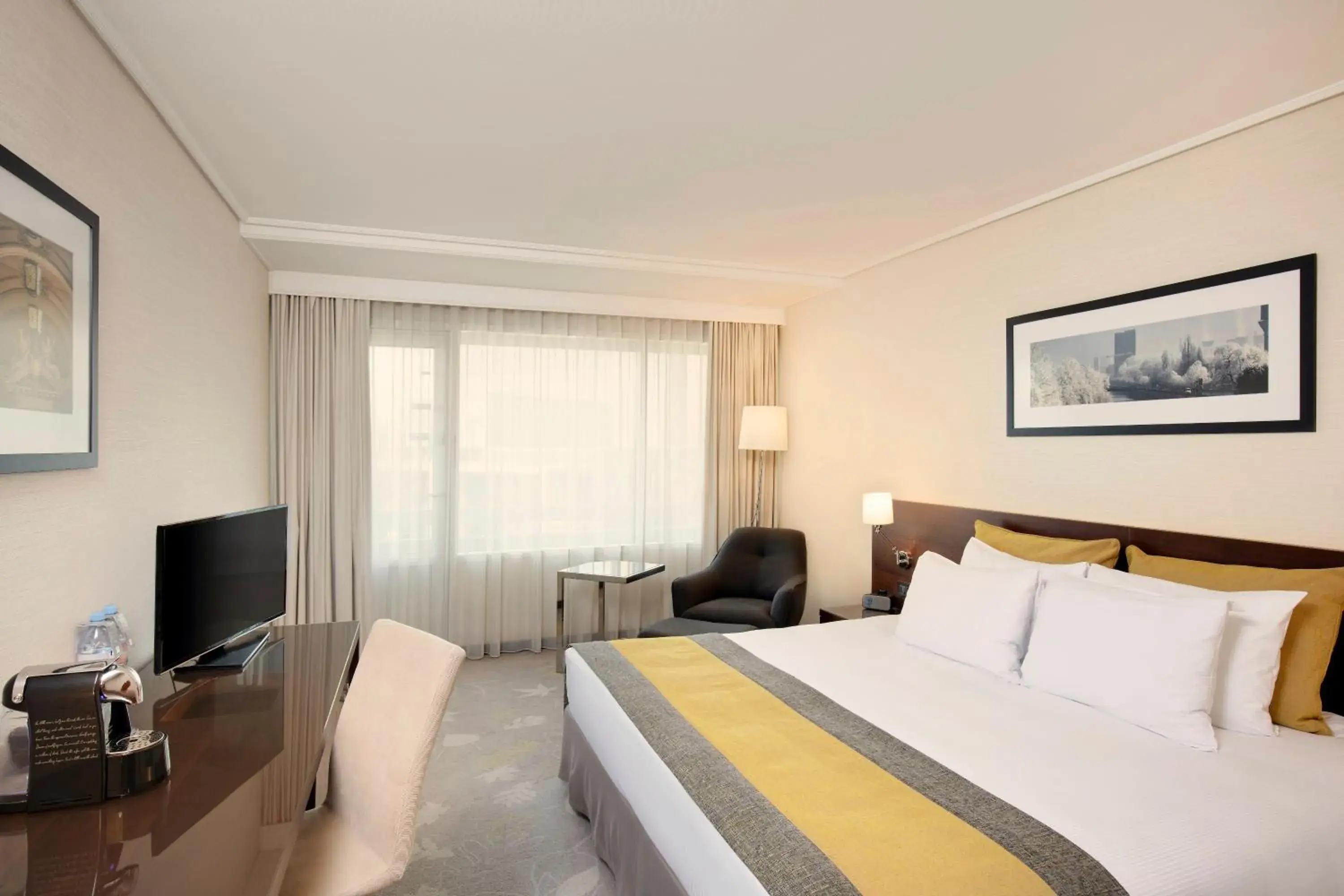 Day, Bed in Crowne Plaza Bucharest by IHG Day, Bed in Crowne Plaza Bucharest by IHG