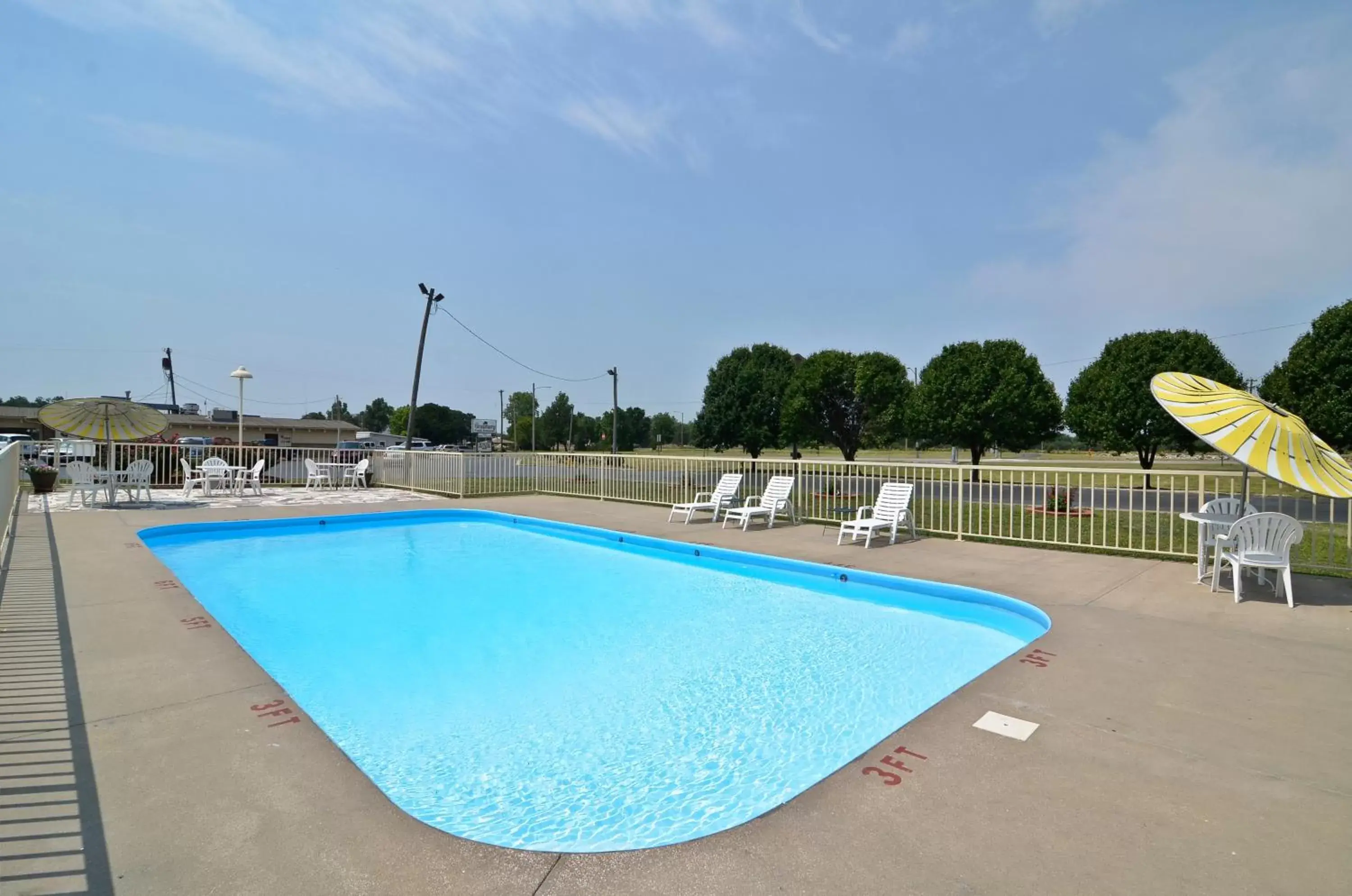 Swimming Pool in Americas Best Value Inn Iola