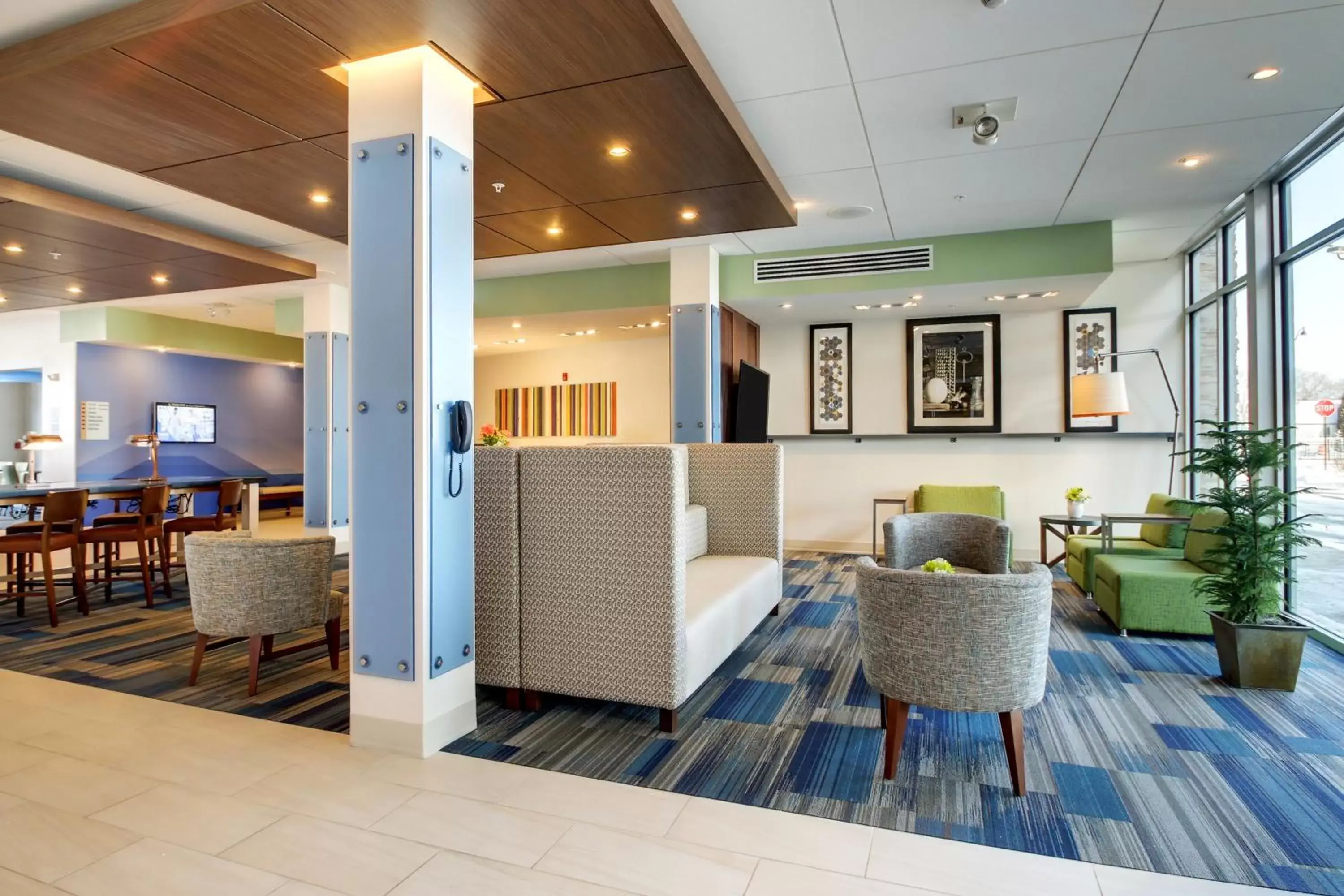 Lobby or reception, Lobby/Reception in Holiday Inn Express & Suites Galesburg, an IHG Hotel