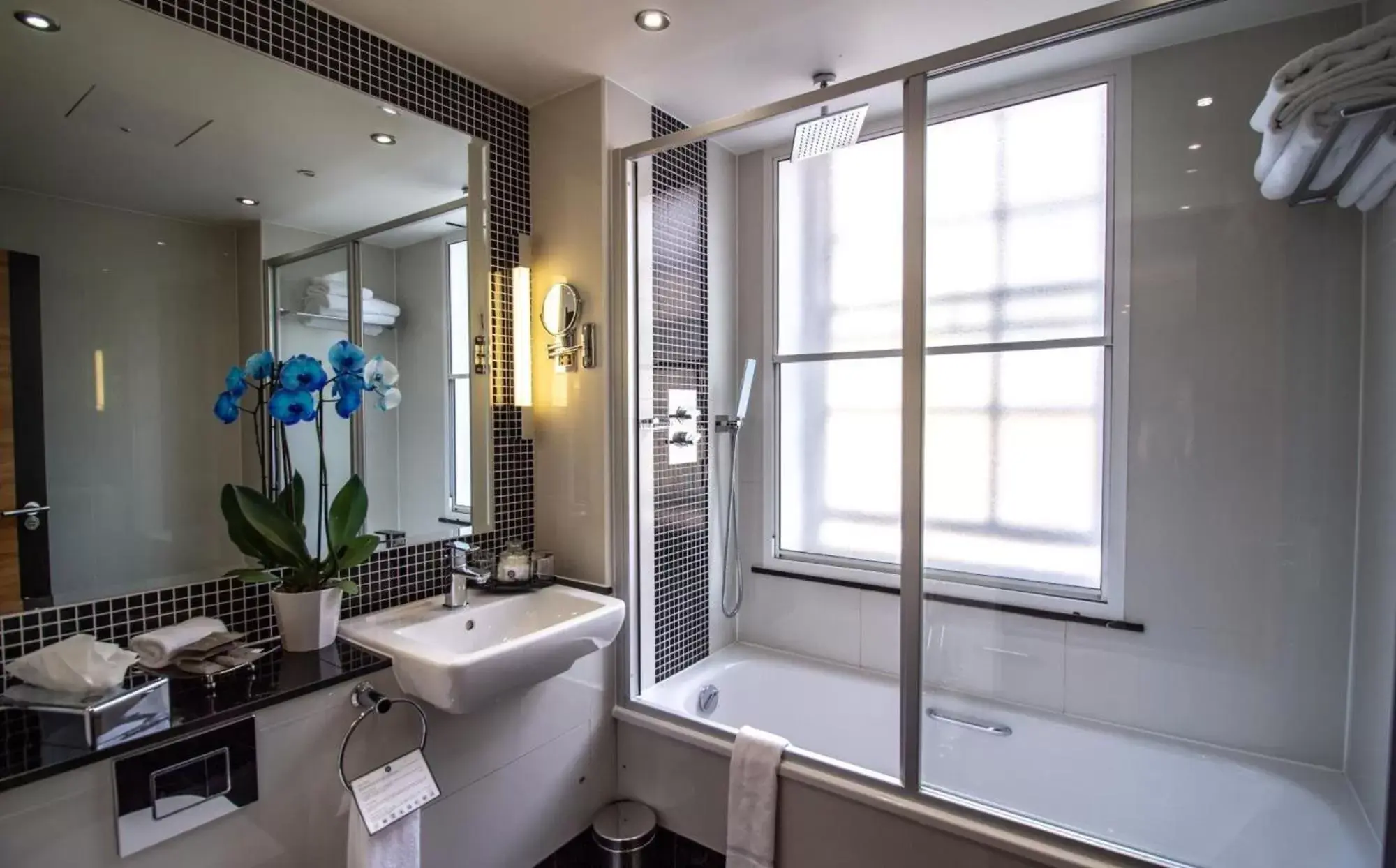 Bathroom in Wellington Hotel by Blue Orchid