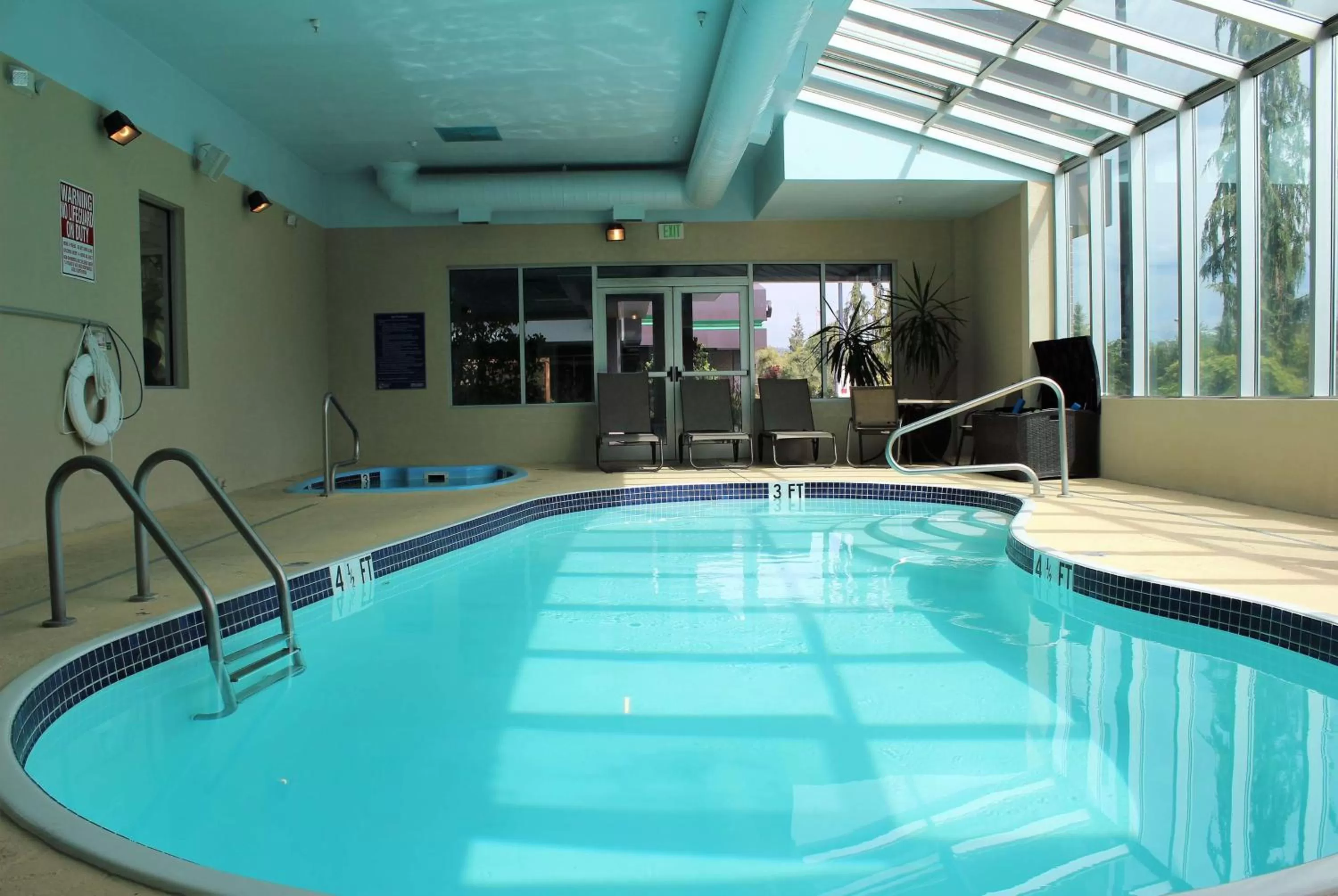 Hot Tub in Medallion Inn and Suites