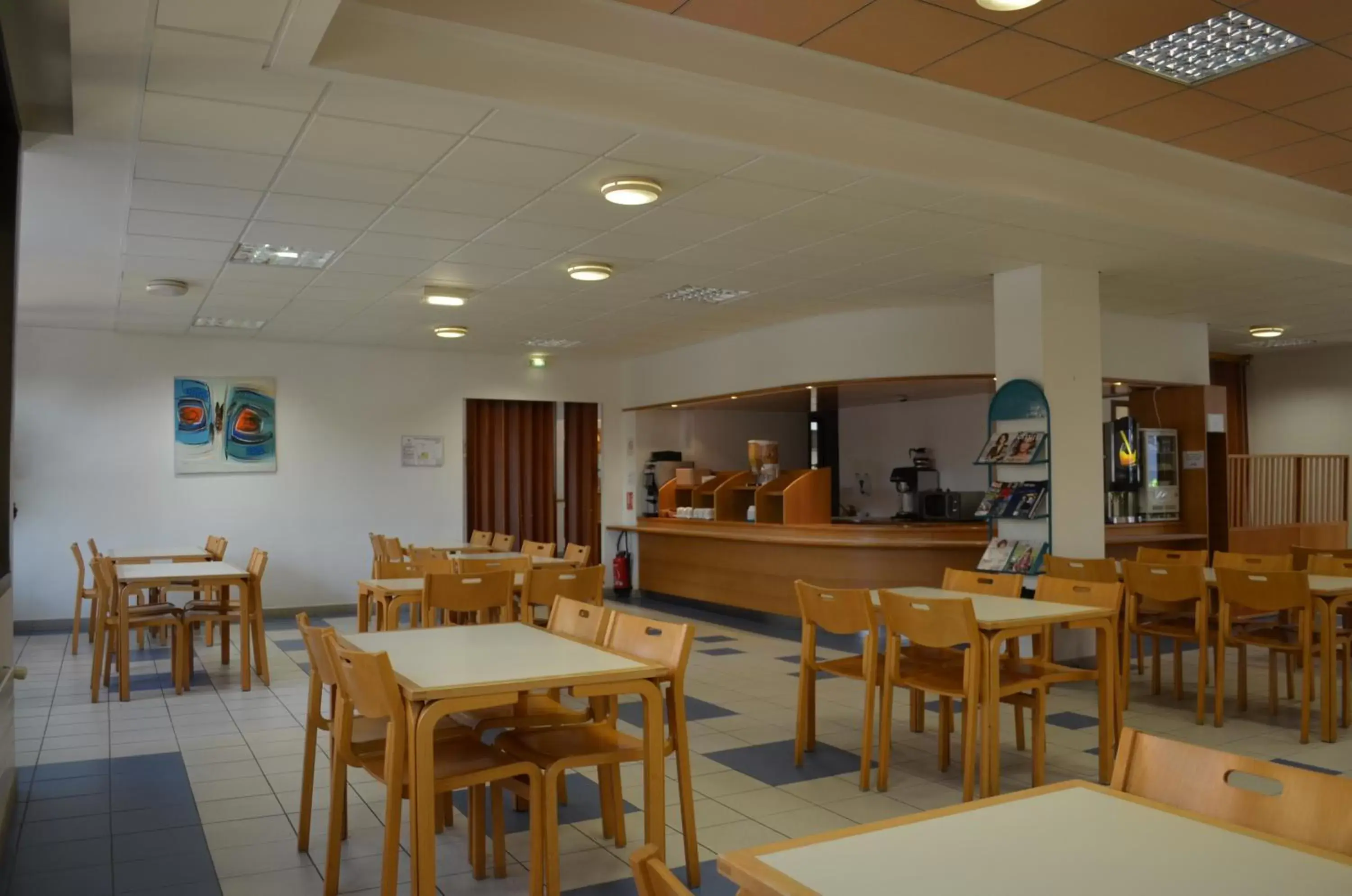 Buffet breakfast, Restaurant/Places to Eat in Kyriad Direct Montauban Centre
