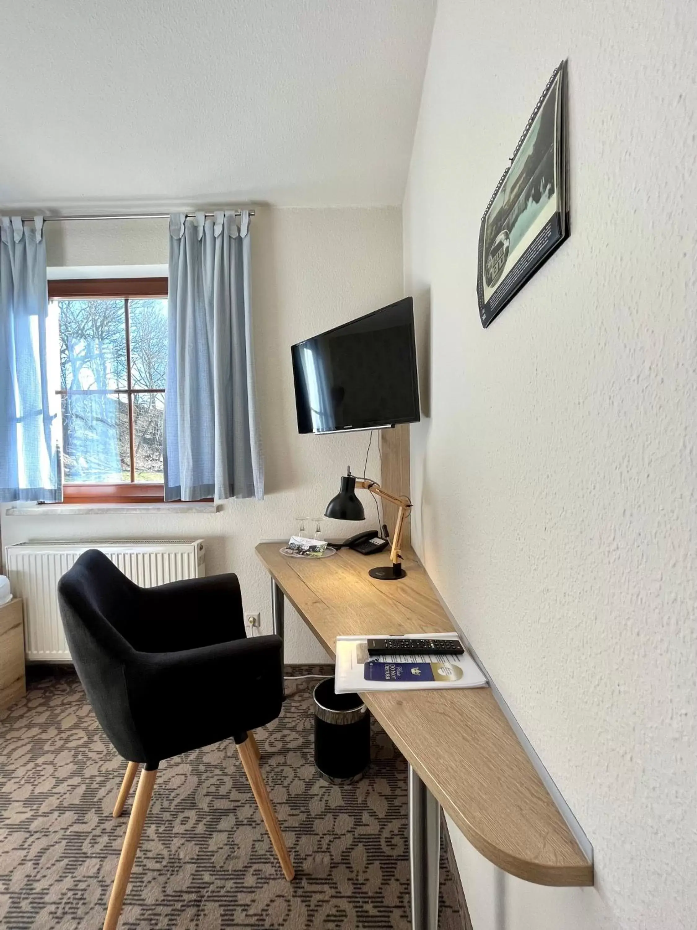 TV and multimedia, TV/Entertainment Center in Hotel in der Mühle