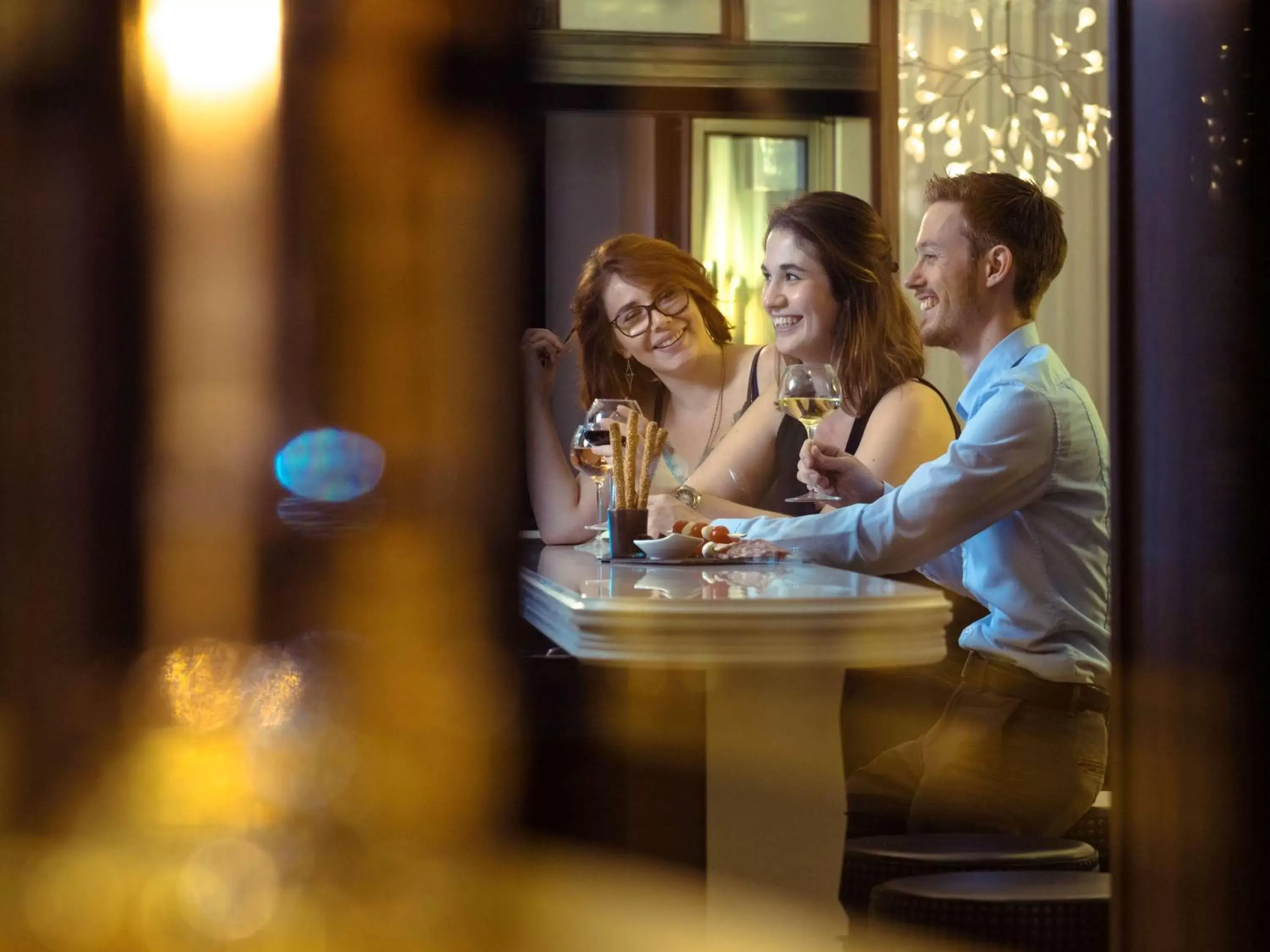 Lounge or bar in Mercure Lyon Centre Beaux-Arts