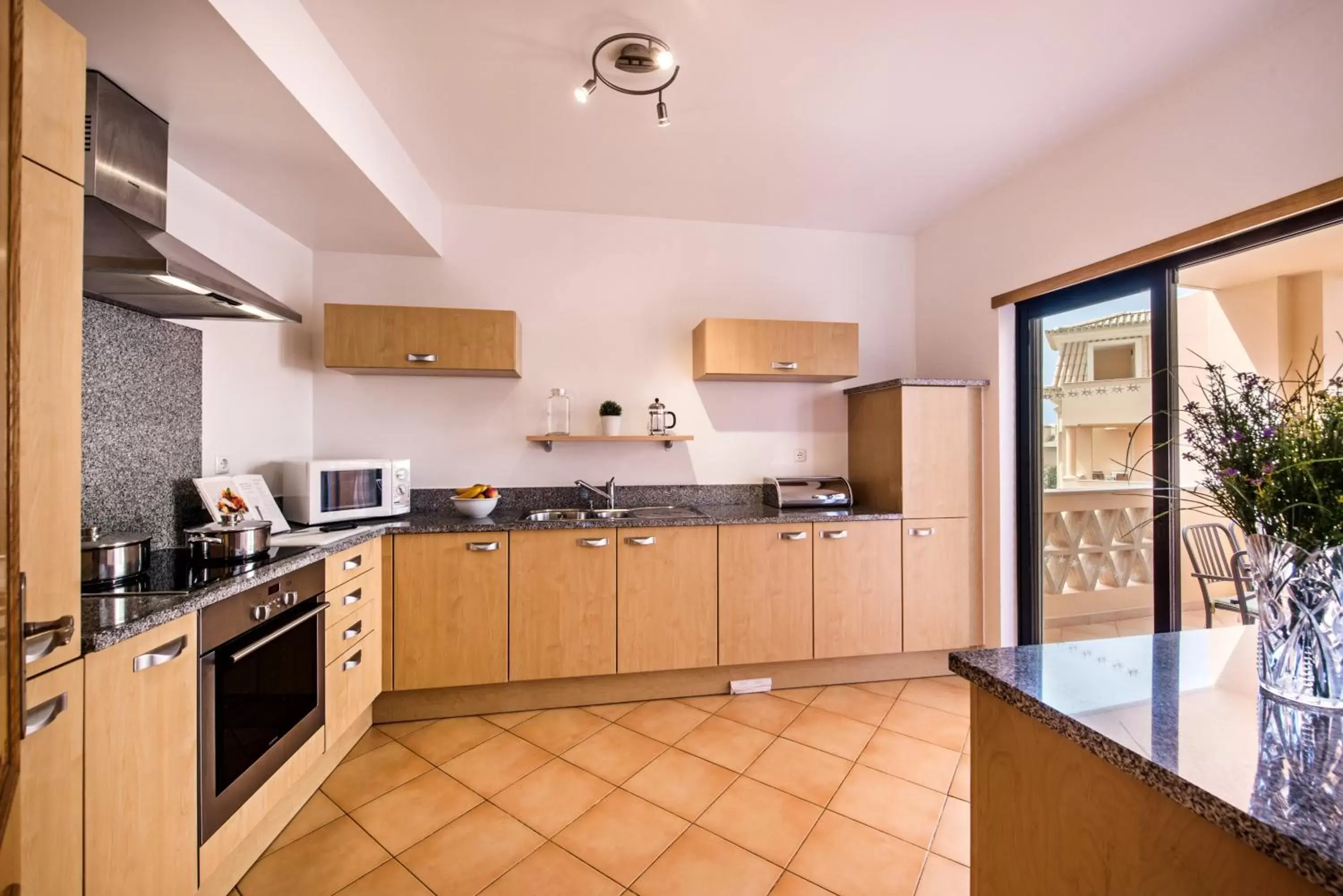 Kitchen or kitchenette, Kitchen/Kitchenette in Estrela da Luz Resort