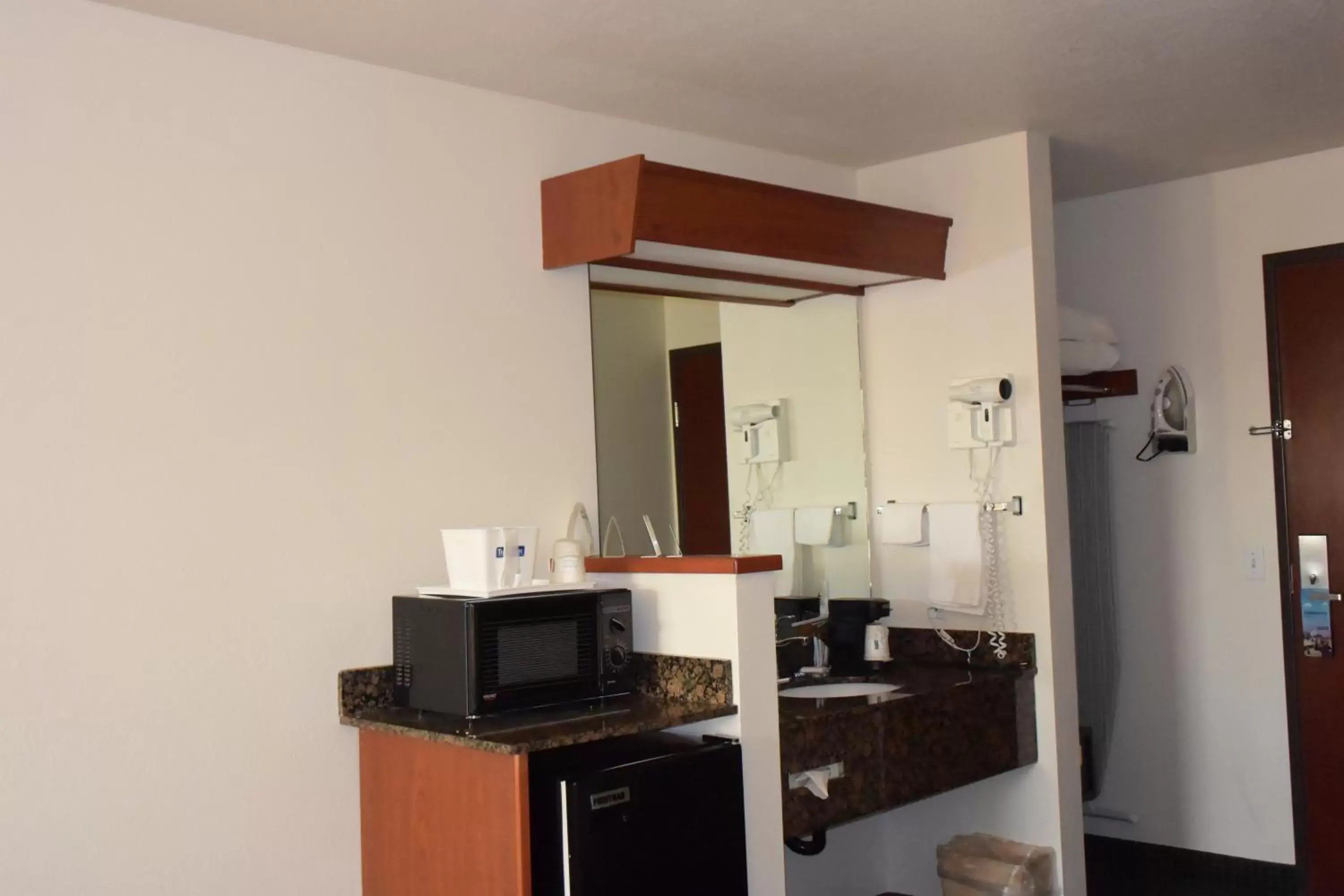 Other, Kitchen/Kitchenette in Travelodge by Wyndham, Newberg