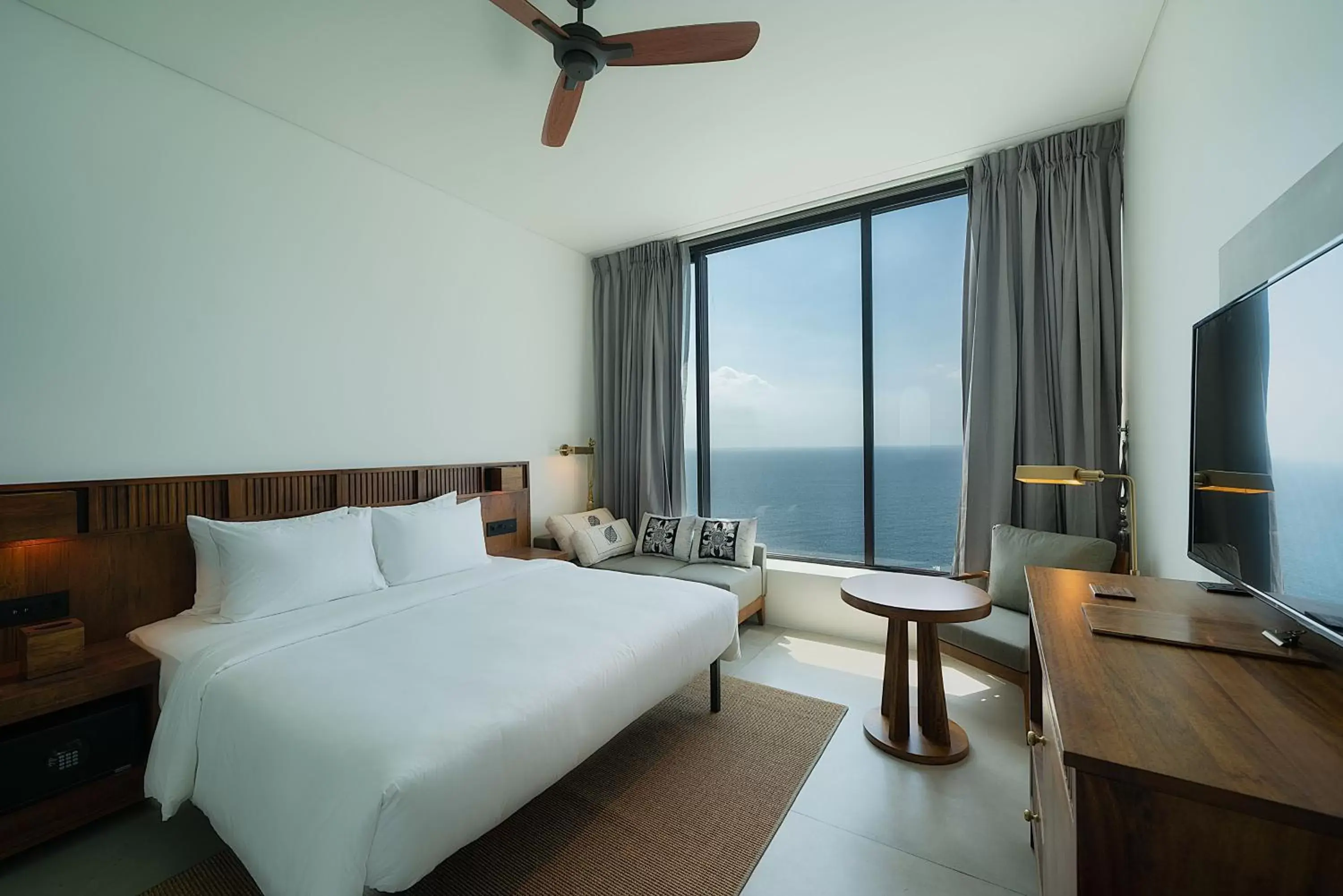 Standard Double Sea View with 15% off Laundry & Selected Spa Treatments in Granbell Hotel Colombo