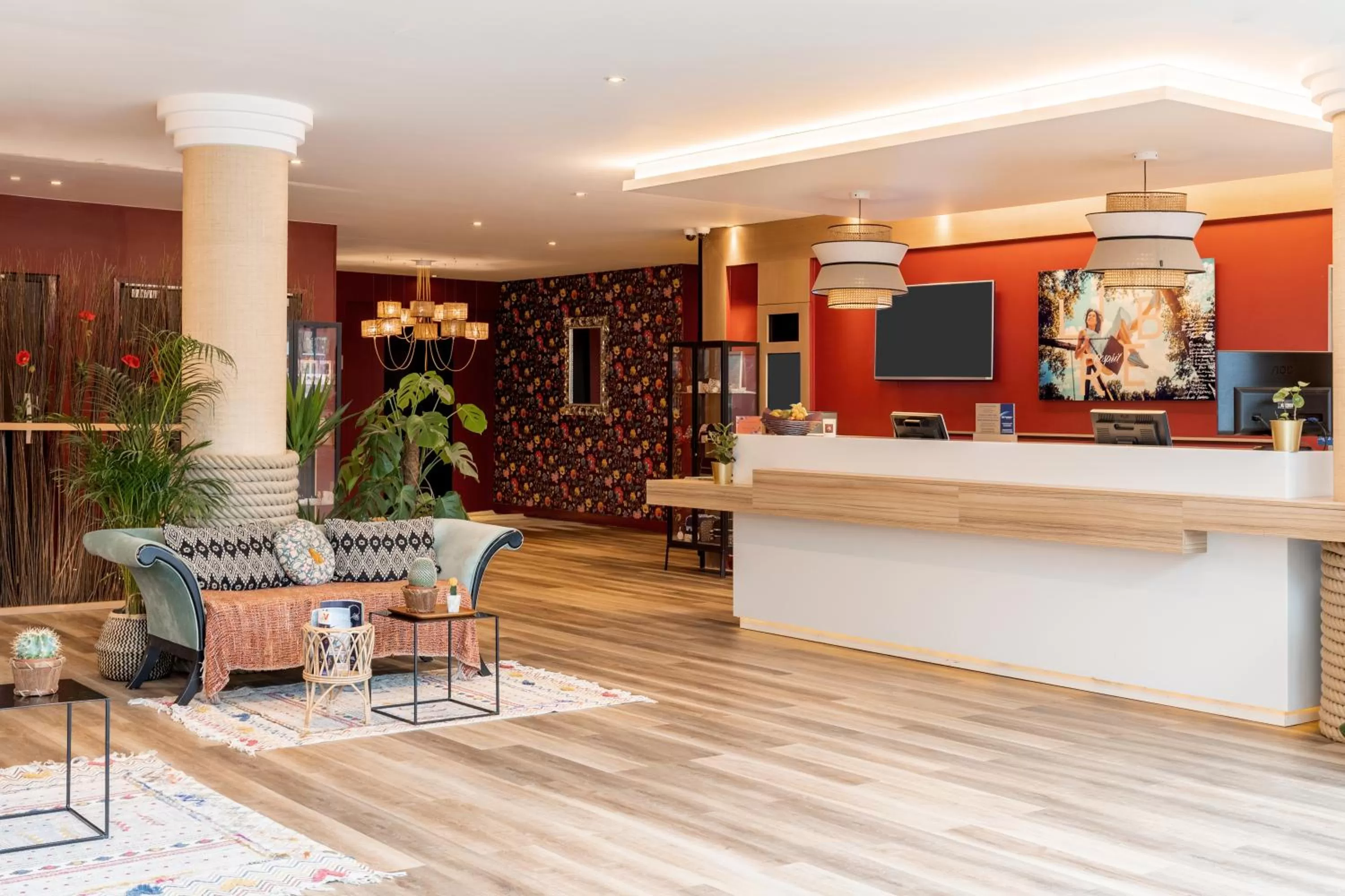 Lobby or reception in Aiden by Best Western Paris Roissy CDG