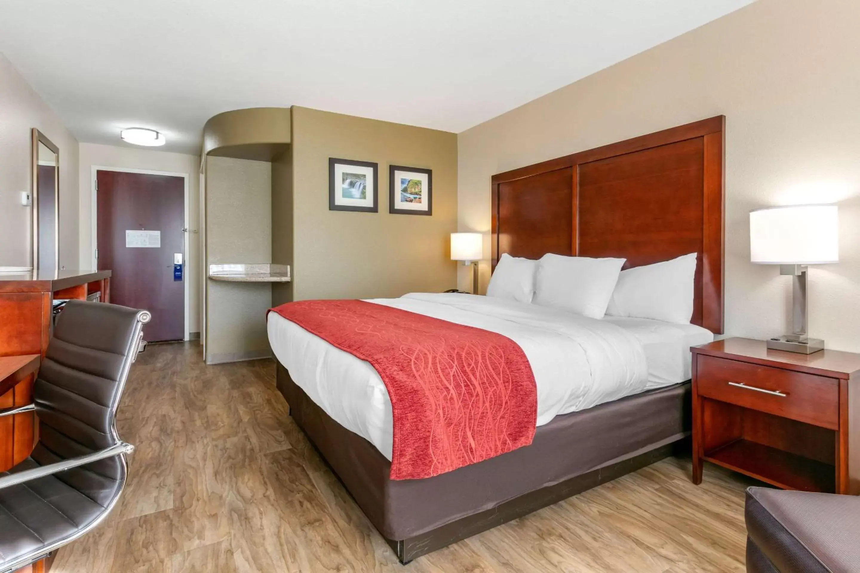 Photo of the whole room, Bed in Comfort Inn and Suites Van Buren - Fort Smith