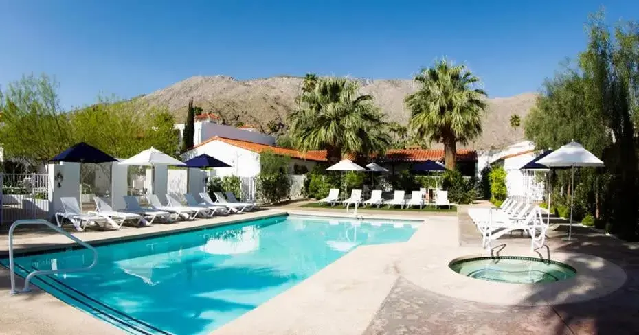 Swimming pool in Alcazar Palm Springs Swimming pool in Alcazar Palm Springs