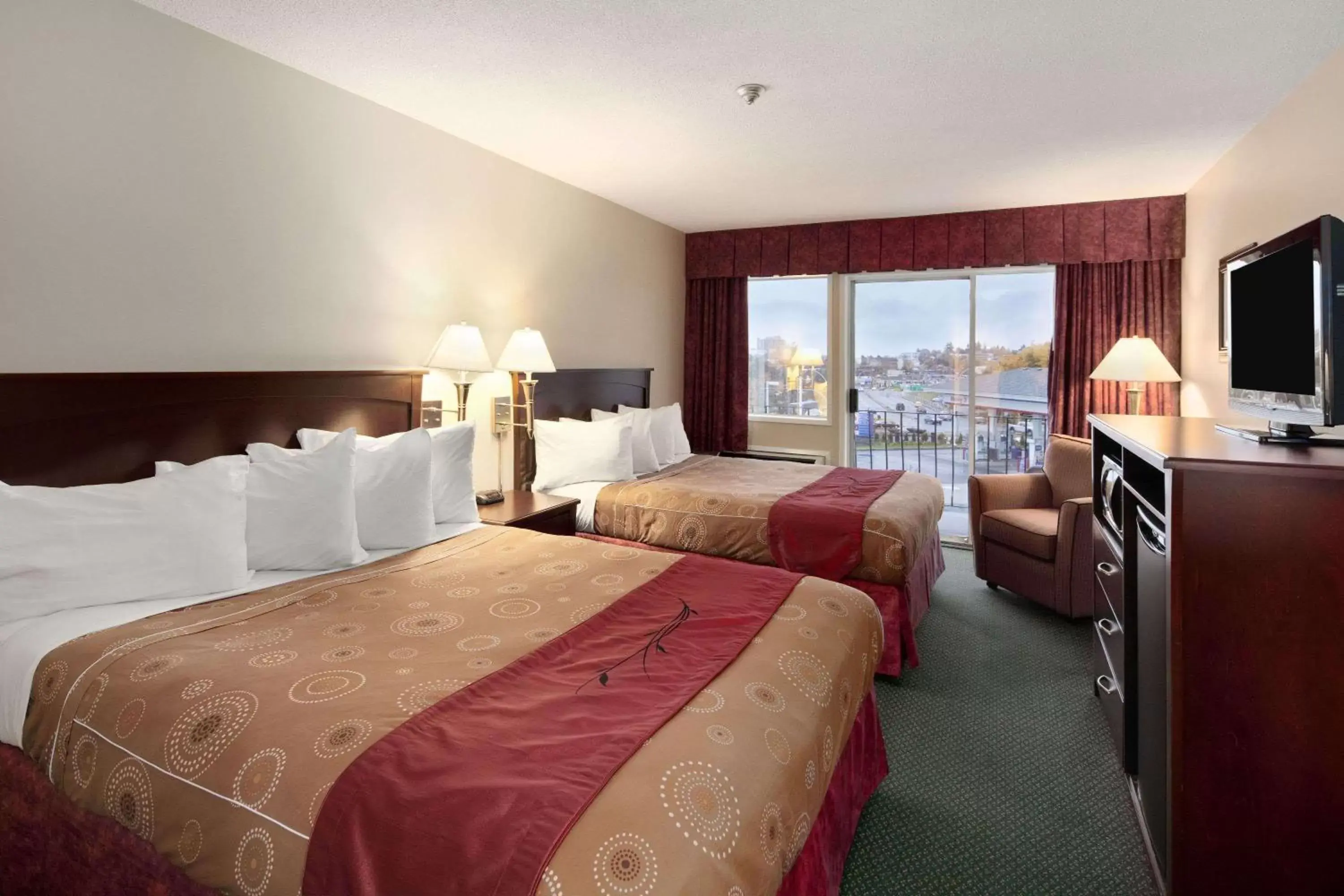 Photo of the whole room in Travelodge by Wyndham Nanaimo