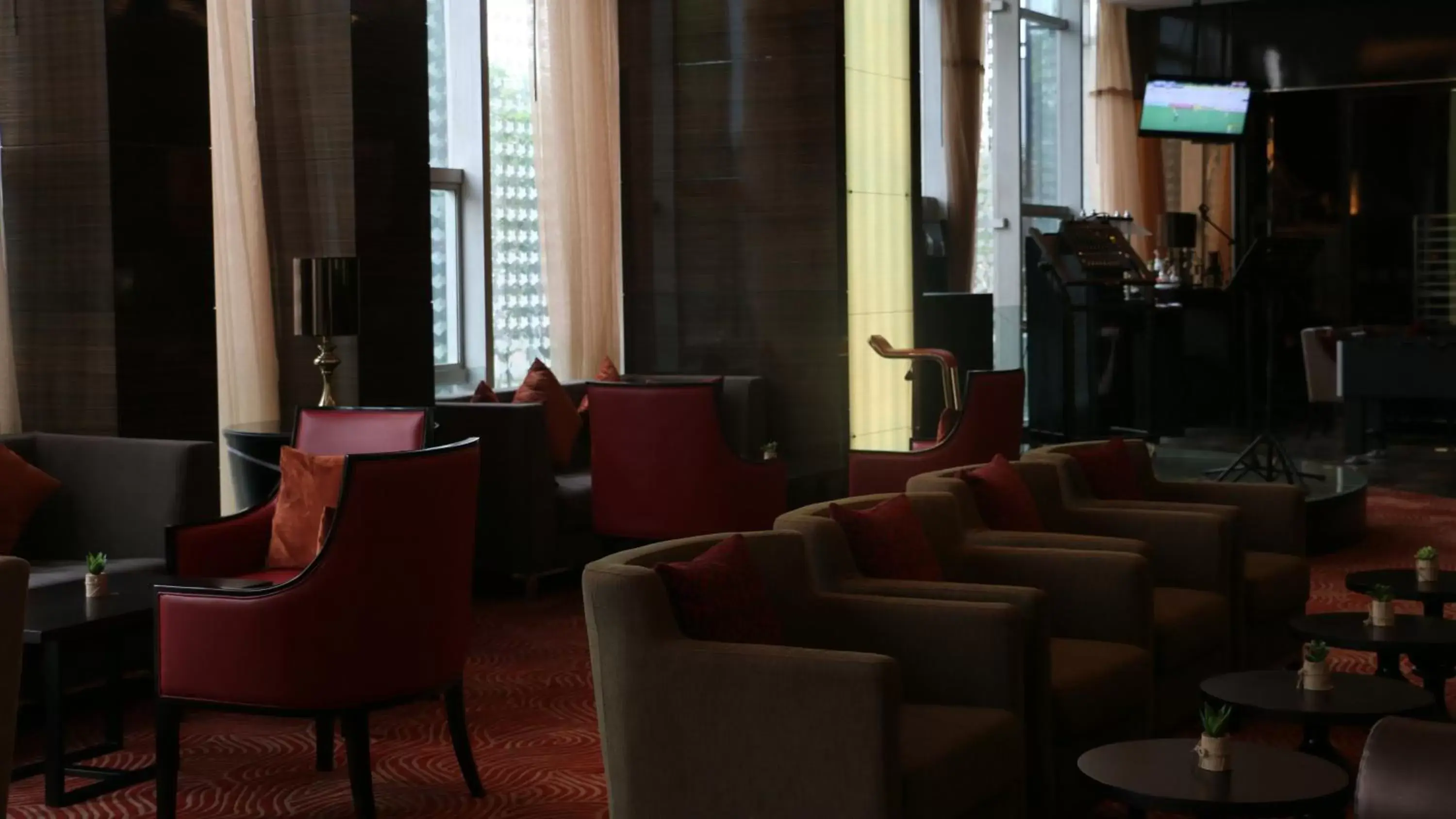 Lounge or bar, Lounge/Bar in Holiday Inn Nanchang Riverside, an IHG Hotel