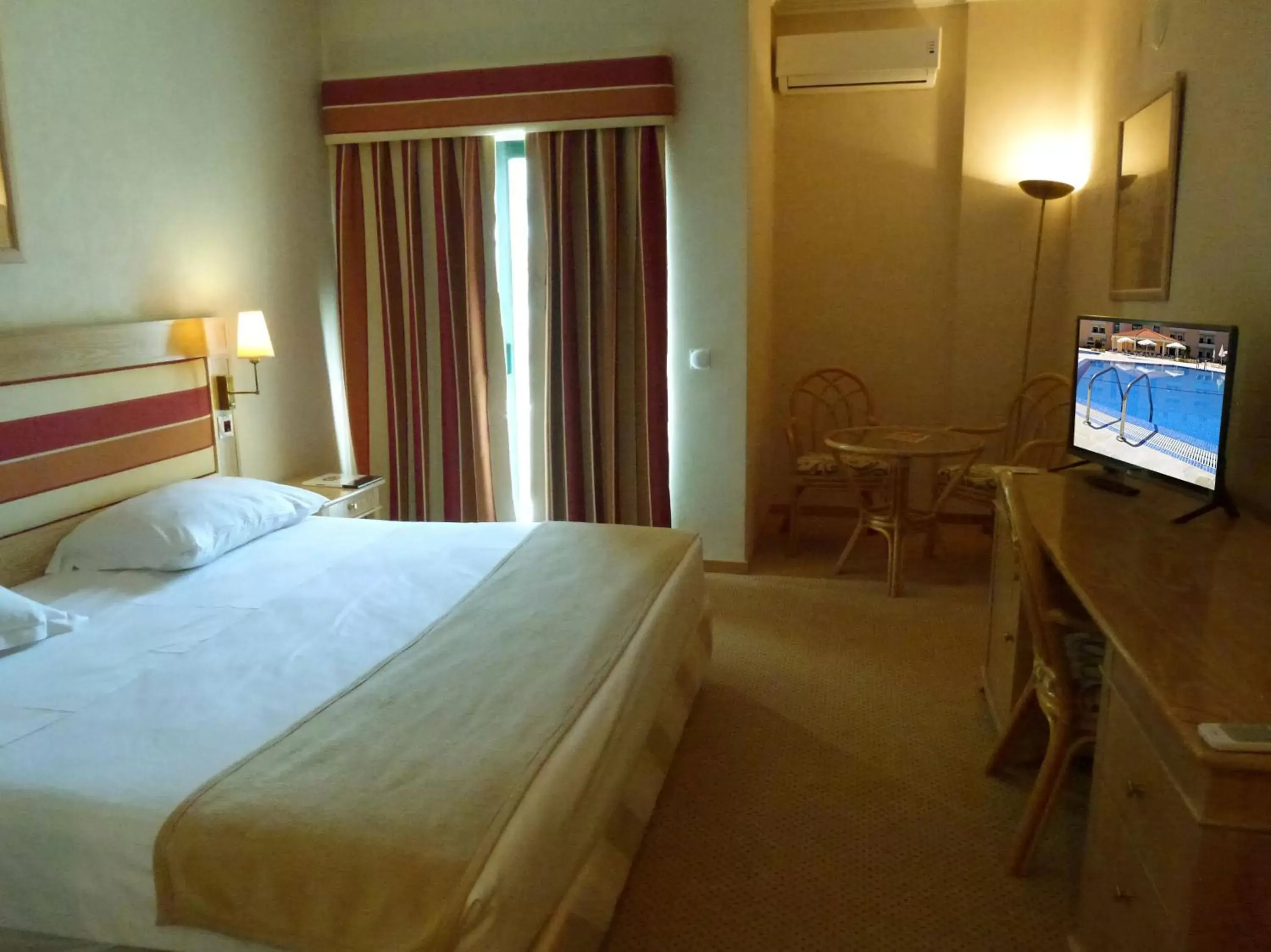 Bedroom, Room Photo in Riviera Hotel