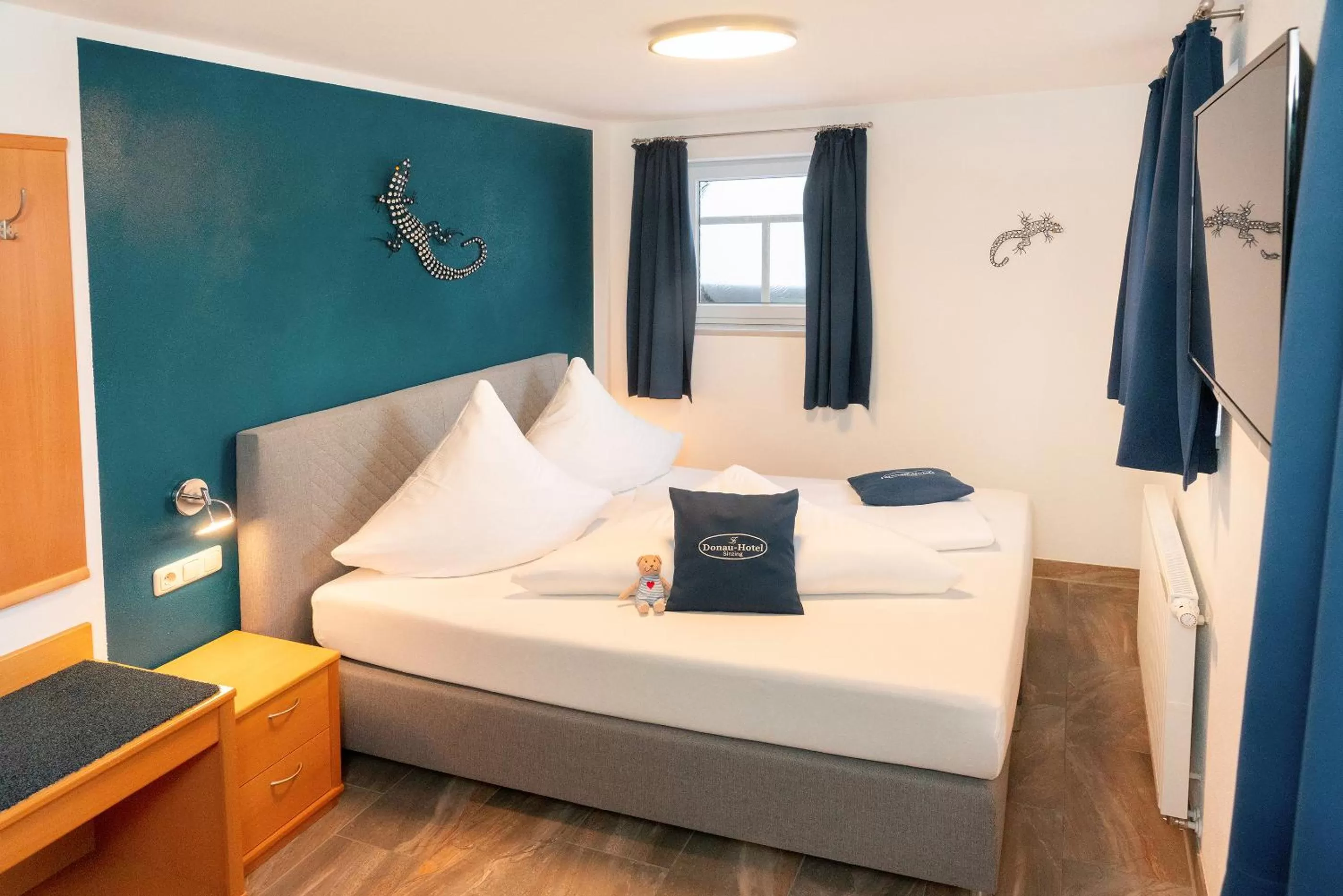 Photo of the whole room, Bed in Donau-Hotel