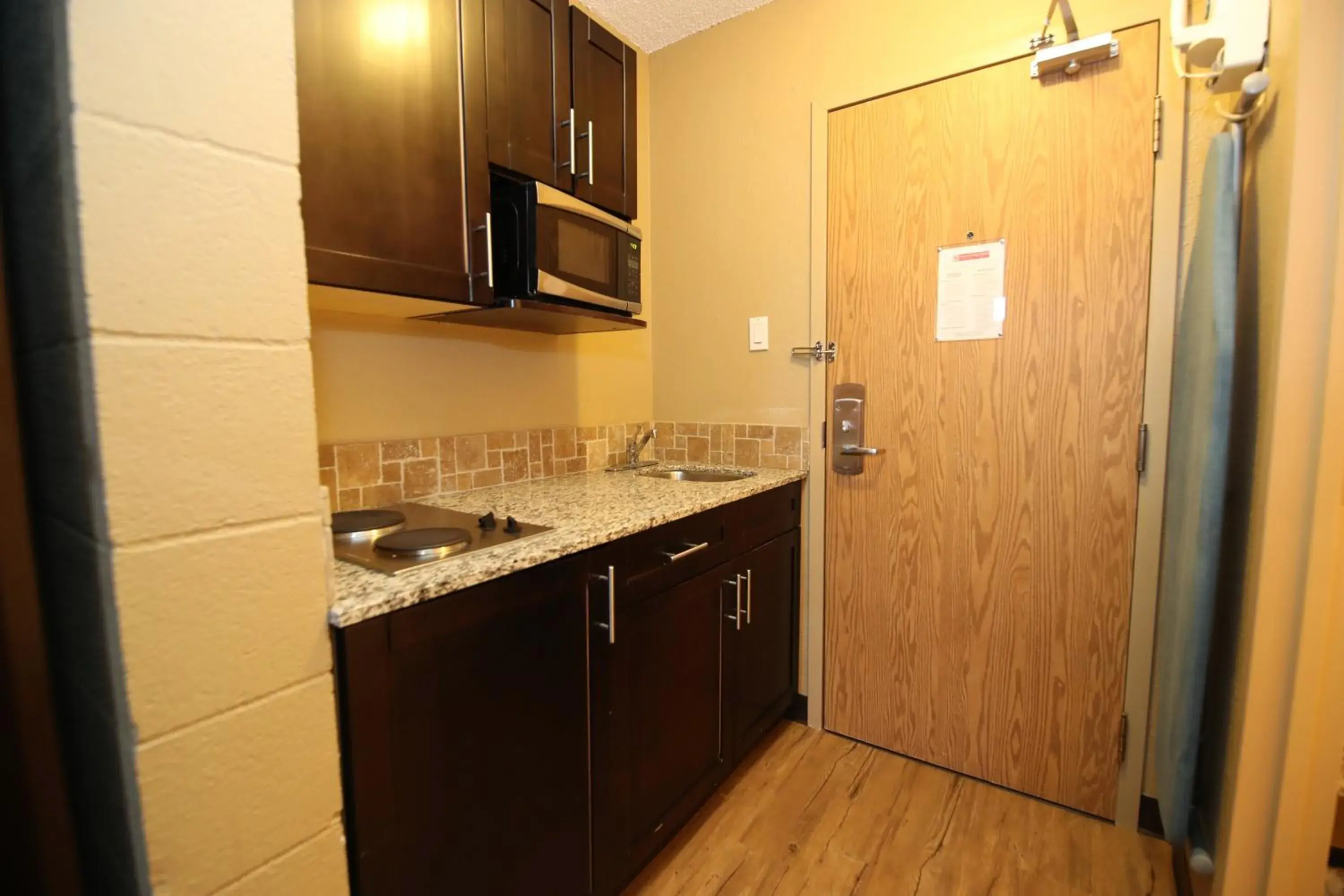 Kitchen or kitchenette, Kitchen/Kitchenette in Stonebridge Hotel